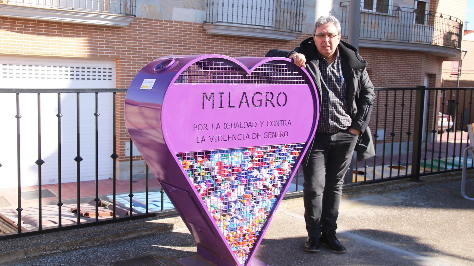 El alcalde, José Ignacio Pardo, en el parque de la Igualdad de Milagro.