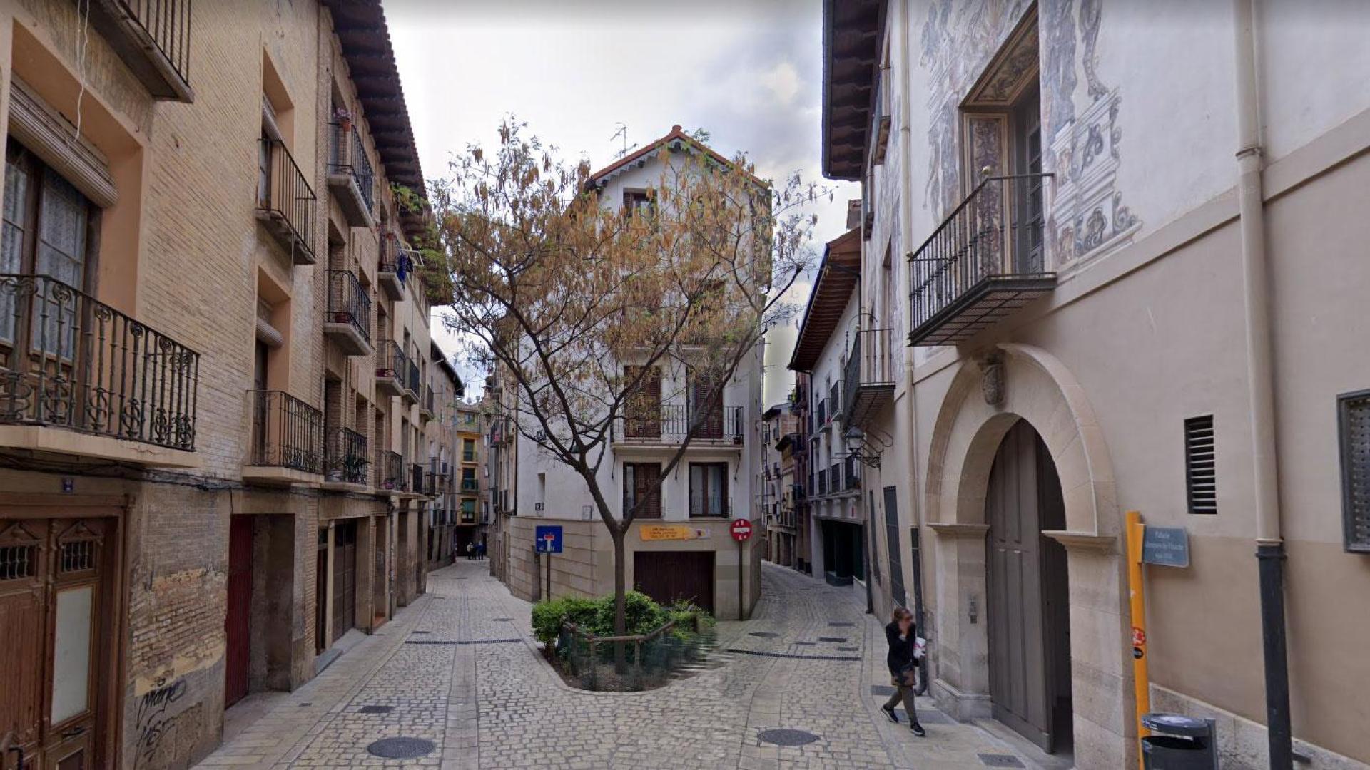 A la izquierda, la calle Leache de Tudela.