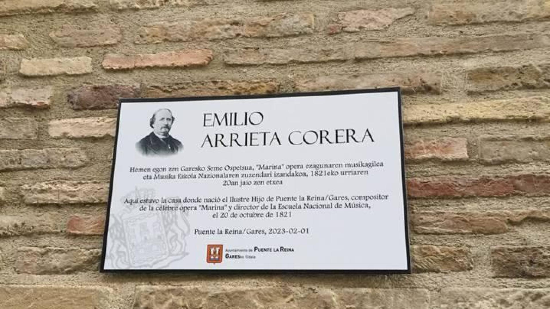 Placa colocada en la casa natal de Emilio Arrieta, ubicada en el nº 89 de la calle Mayor de Puente la Reina