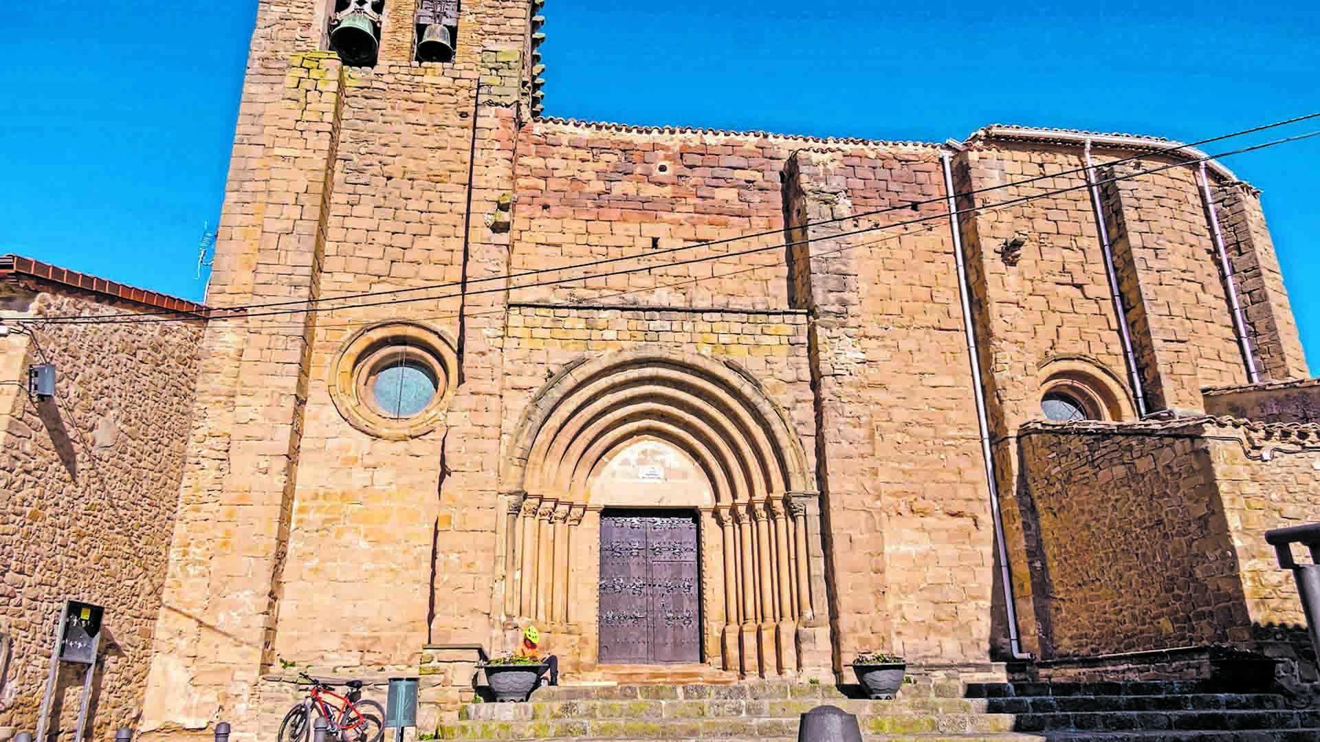 Fachada principal de la iglesia de origen templario de Aberin, del siglo XII