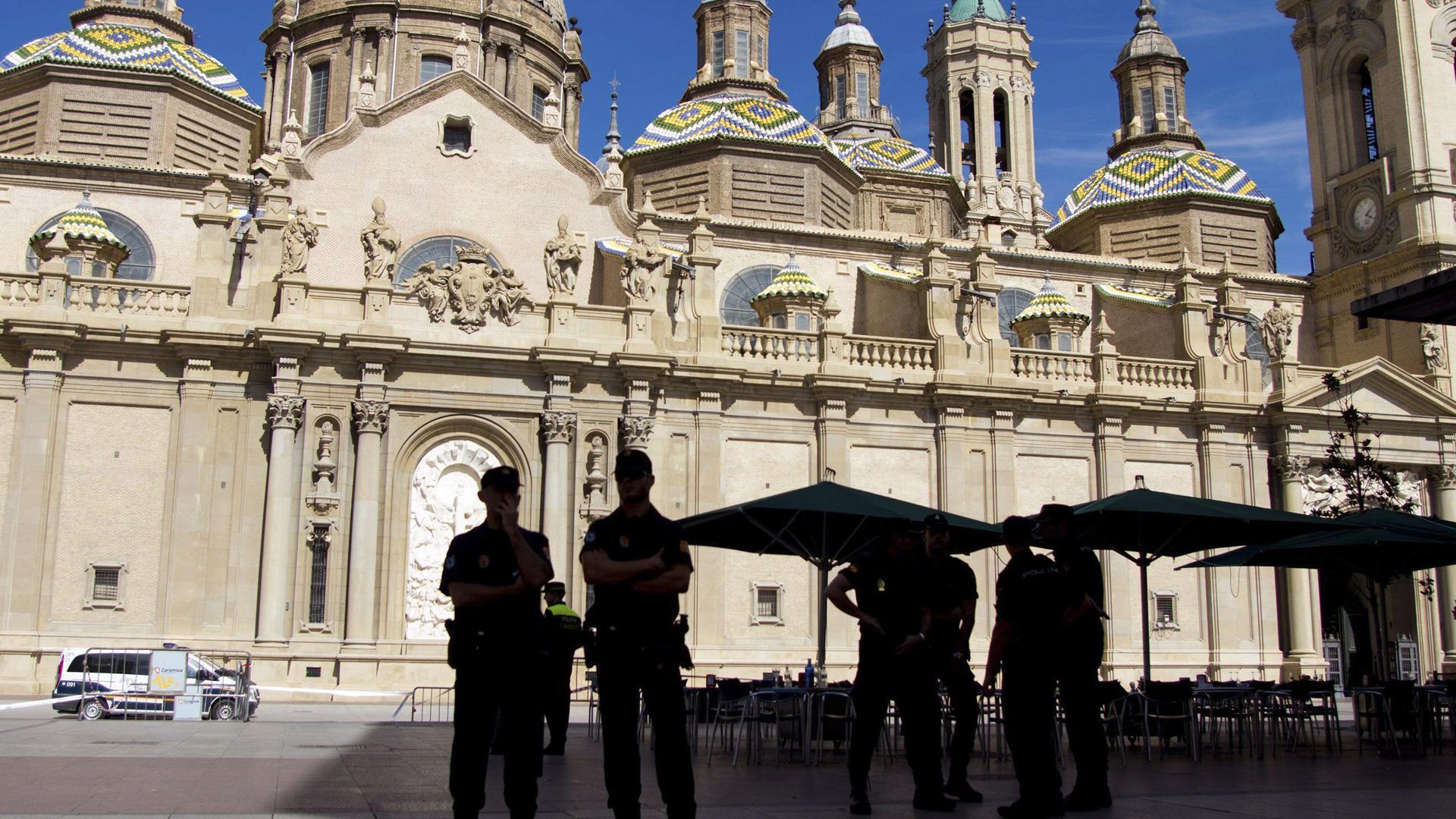 Agentes de la Policía Nacional en Zaragoza