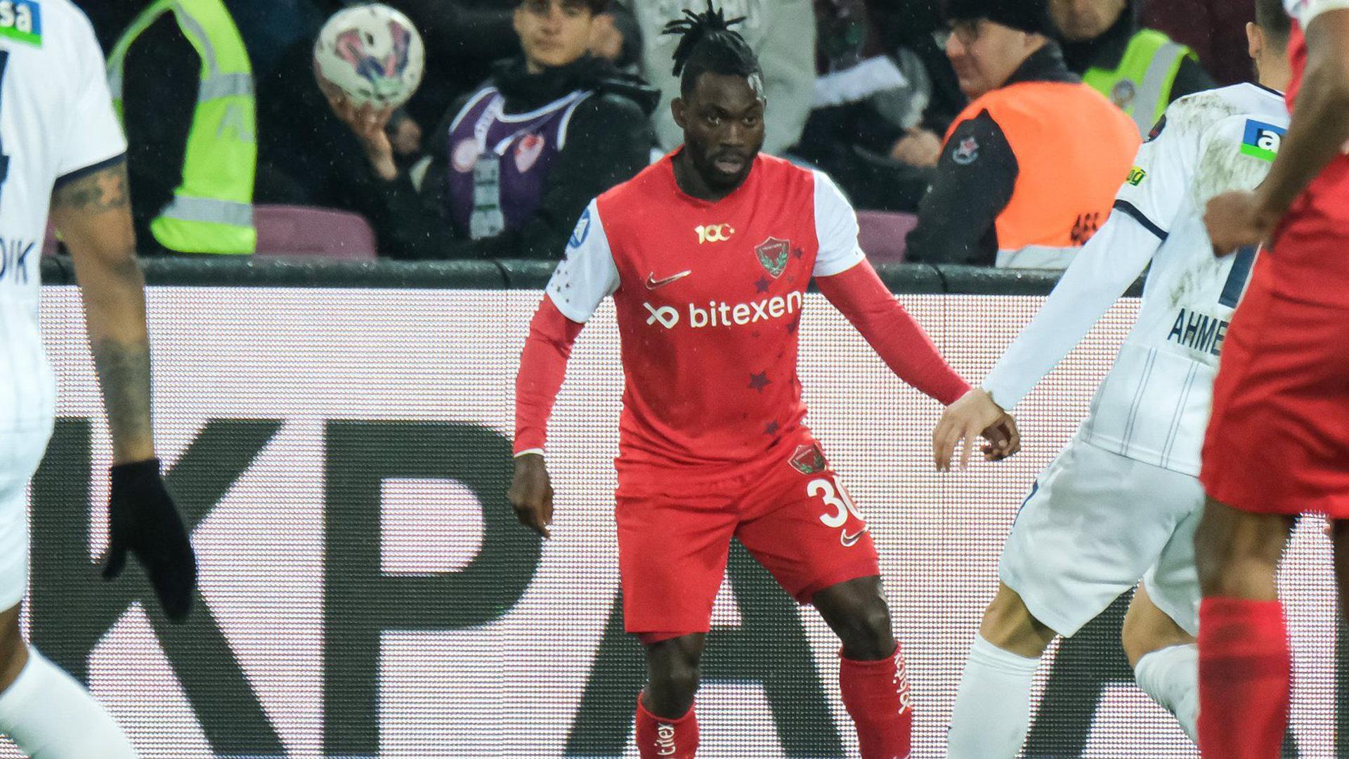 Christian Atsu durante su último encuentro con Hatayspor
