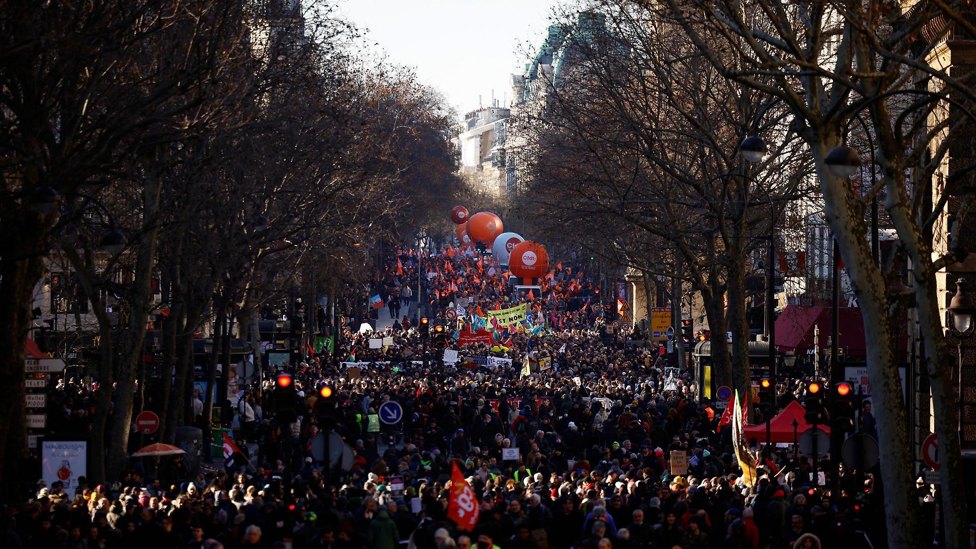 Vista general de la manifestación celebrada este martes en París contra la reforma de las pensiones