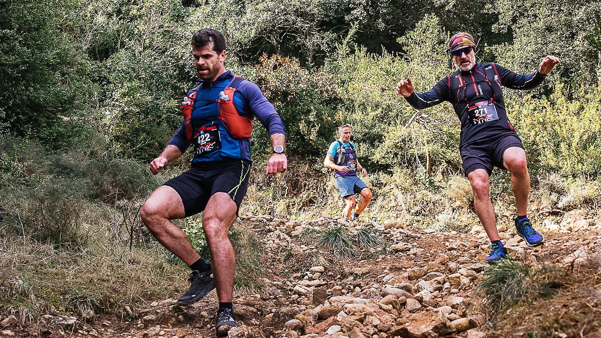 Un grupo de participantes en la Jurramendi Trail Montejurra del pasado año, durante un descenso.