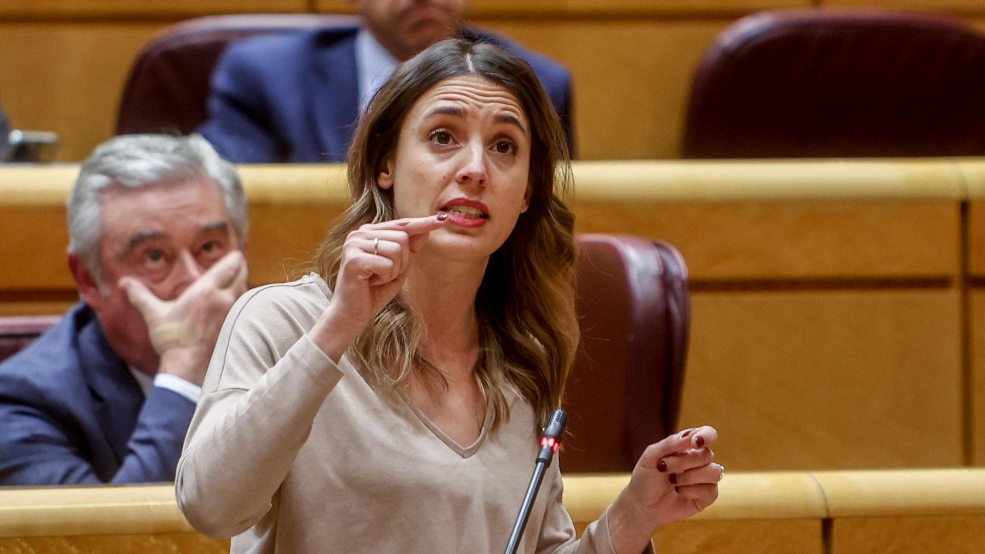 La ministra de Igualdad, Irene Montero, interviene durante una sesión plenaria de control en el Senado