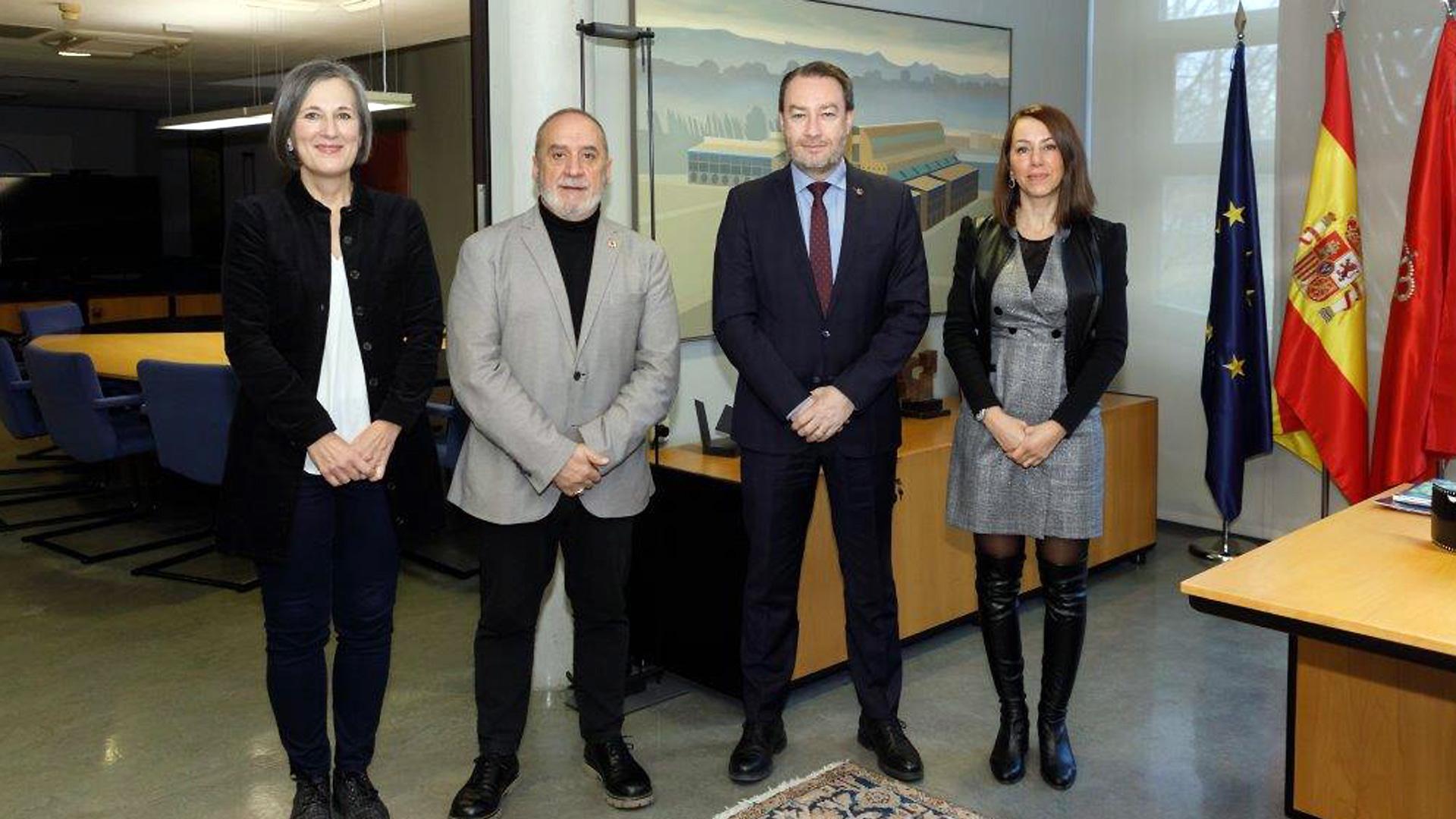 De izda a dcha: Ana Burusco, Juan Cruz Cigudosa, Ramón Gonzalo y Mar González