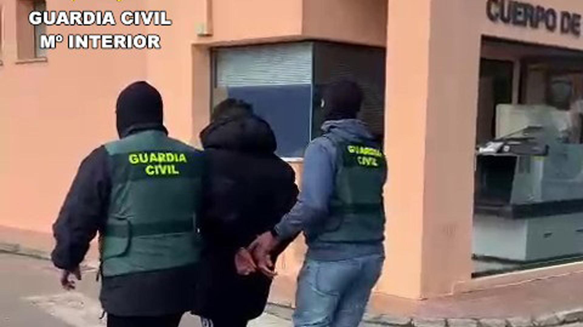 Ingresa en prisión el joven que supuestamente apuñaló a un vecino de Loja por un accidente de tráfico

GUARDIA CIVIL

10/02/2023 Detenido el joven que apuñaló a un vecino de Loja (Granada) tras una discusión de tráfico.