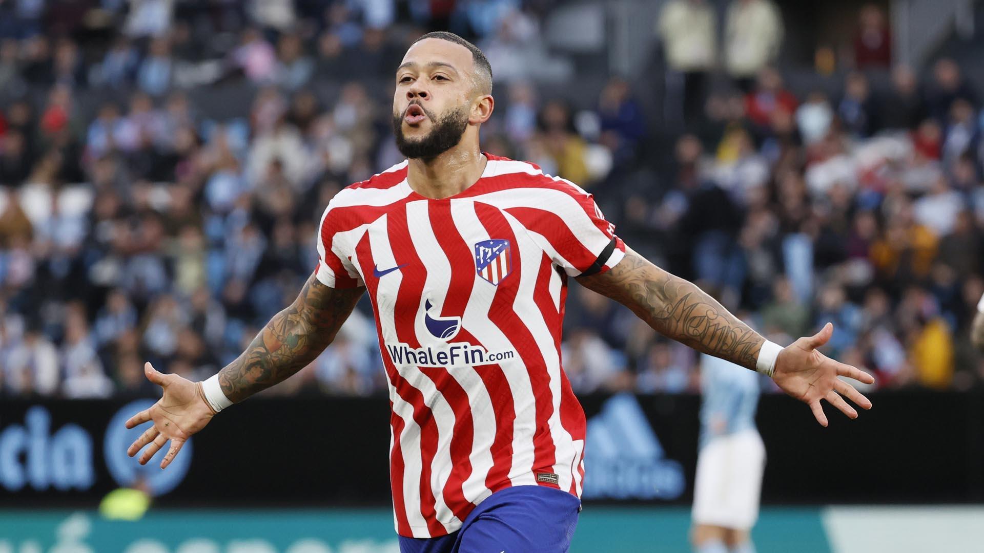 Memphis Depay celebra el tanto anotado en Balaídos, que le ha dado el triunfo al Atlético de Madrid
