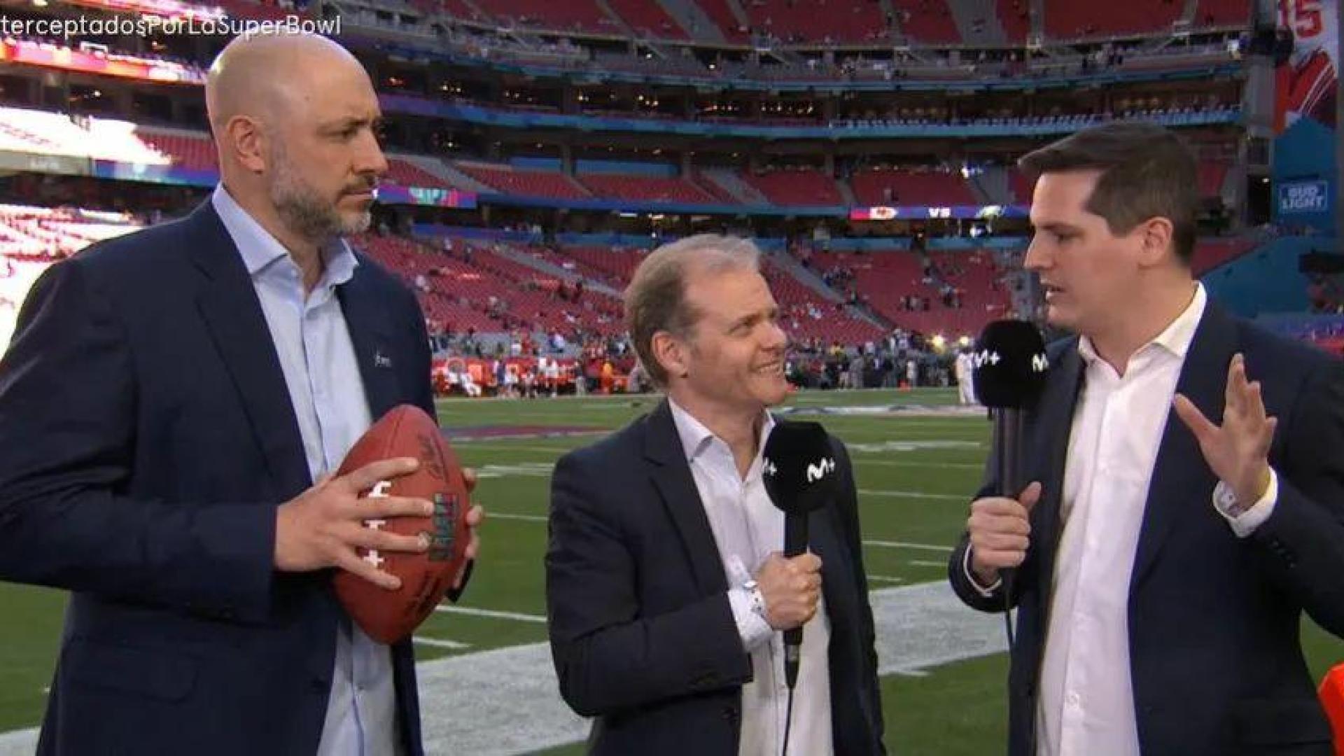 El periodista navarro Javier López (derecha) junto a Rubén Ibeas (izq.) y Moi Molina (centro) en el State Farm Stadium de Glendale, Arizona