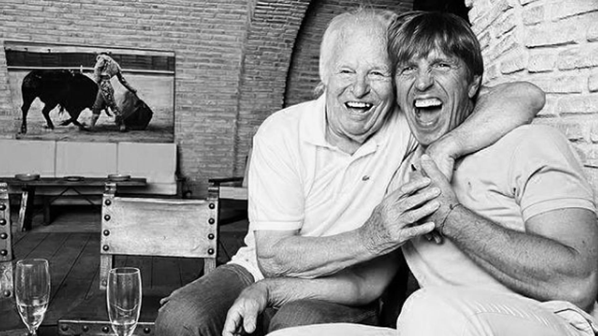 Manuel Benítez y Manuel Díaz, en la foto publicada por el hijo en su Instagram para dar a conocer el encuentro con el texto 'La foto de MI VIDA'