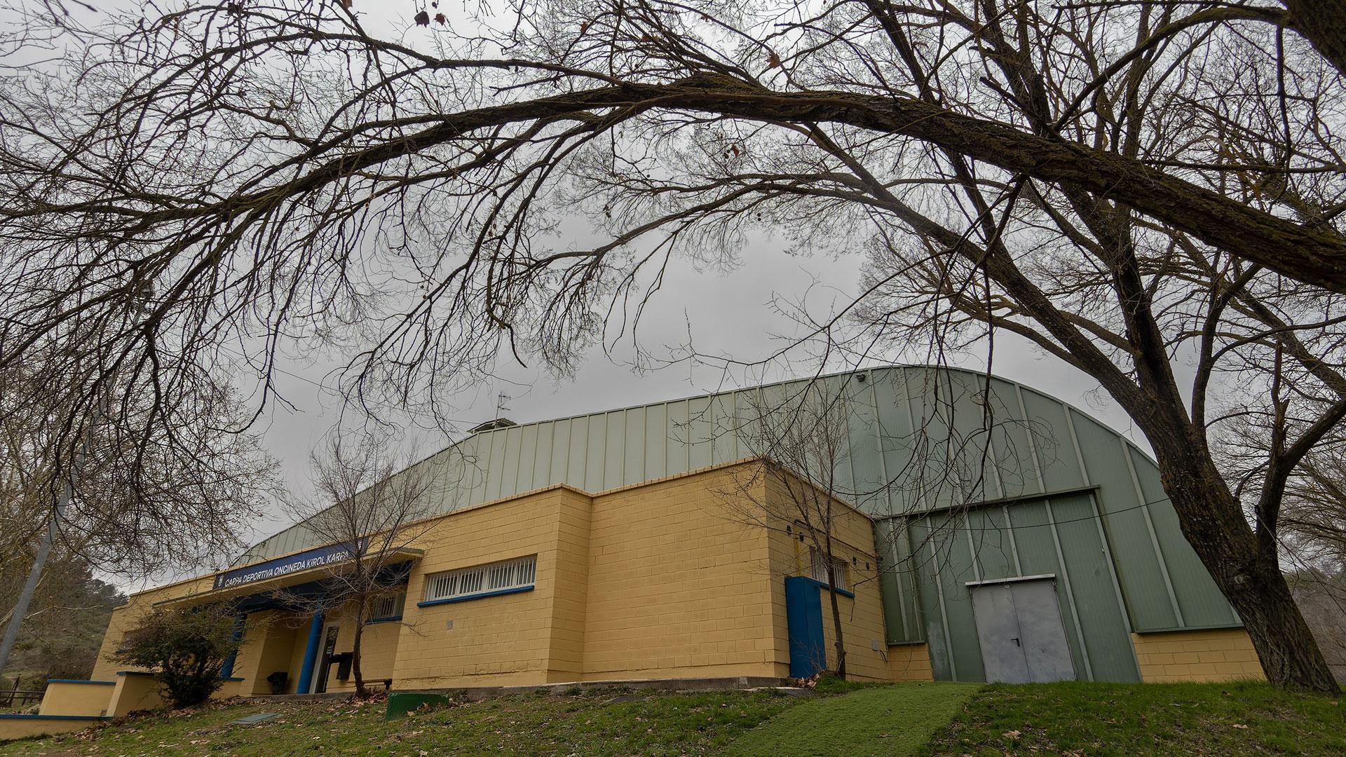 Exterior de la carpa de Oncineda donde hay quejas por frío