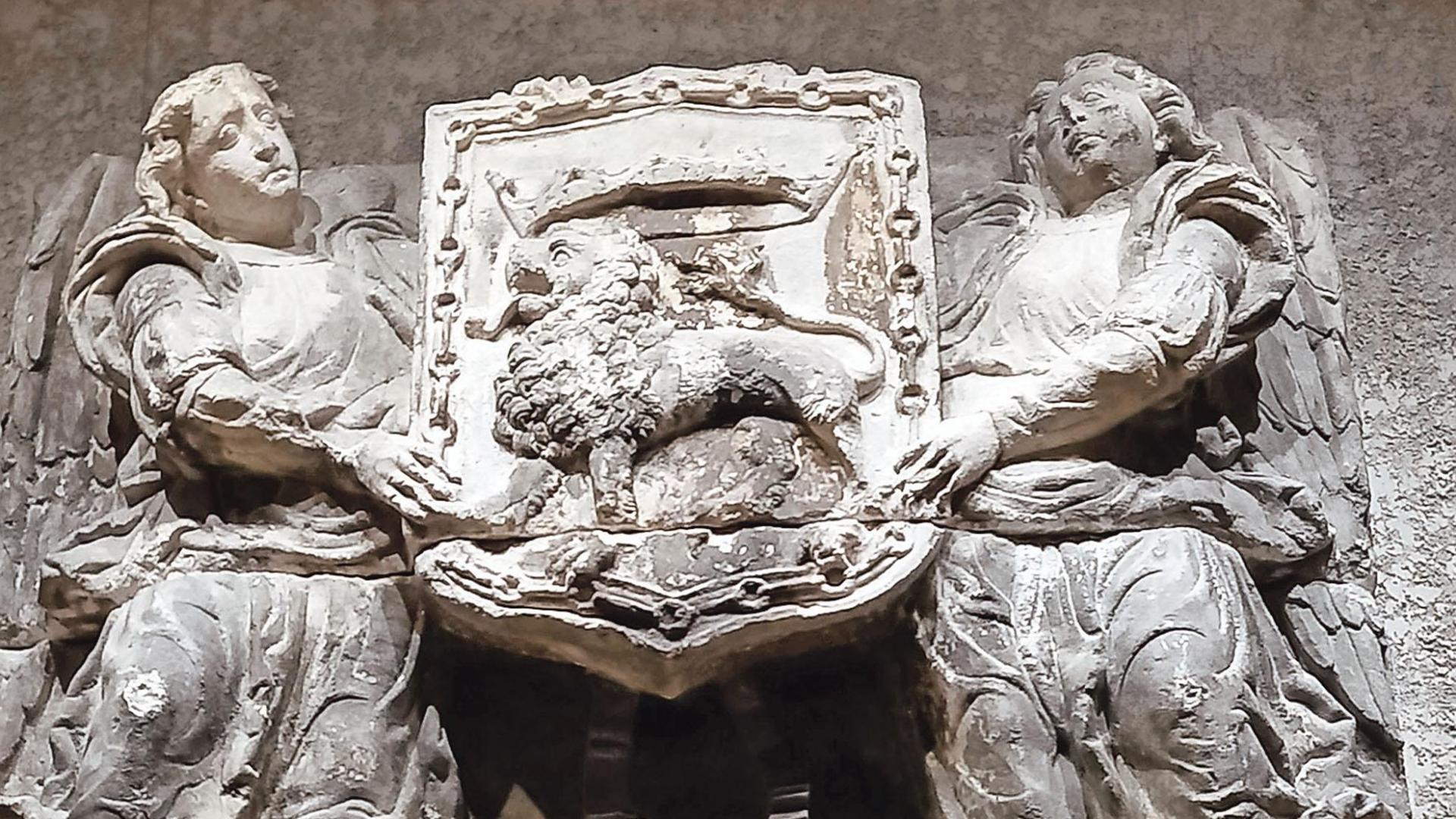 El escudo comprado por el Ayuntamiento de Pamplona a la familia Huarte Solchaga