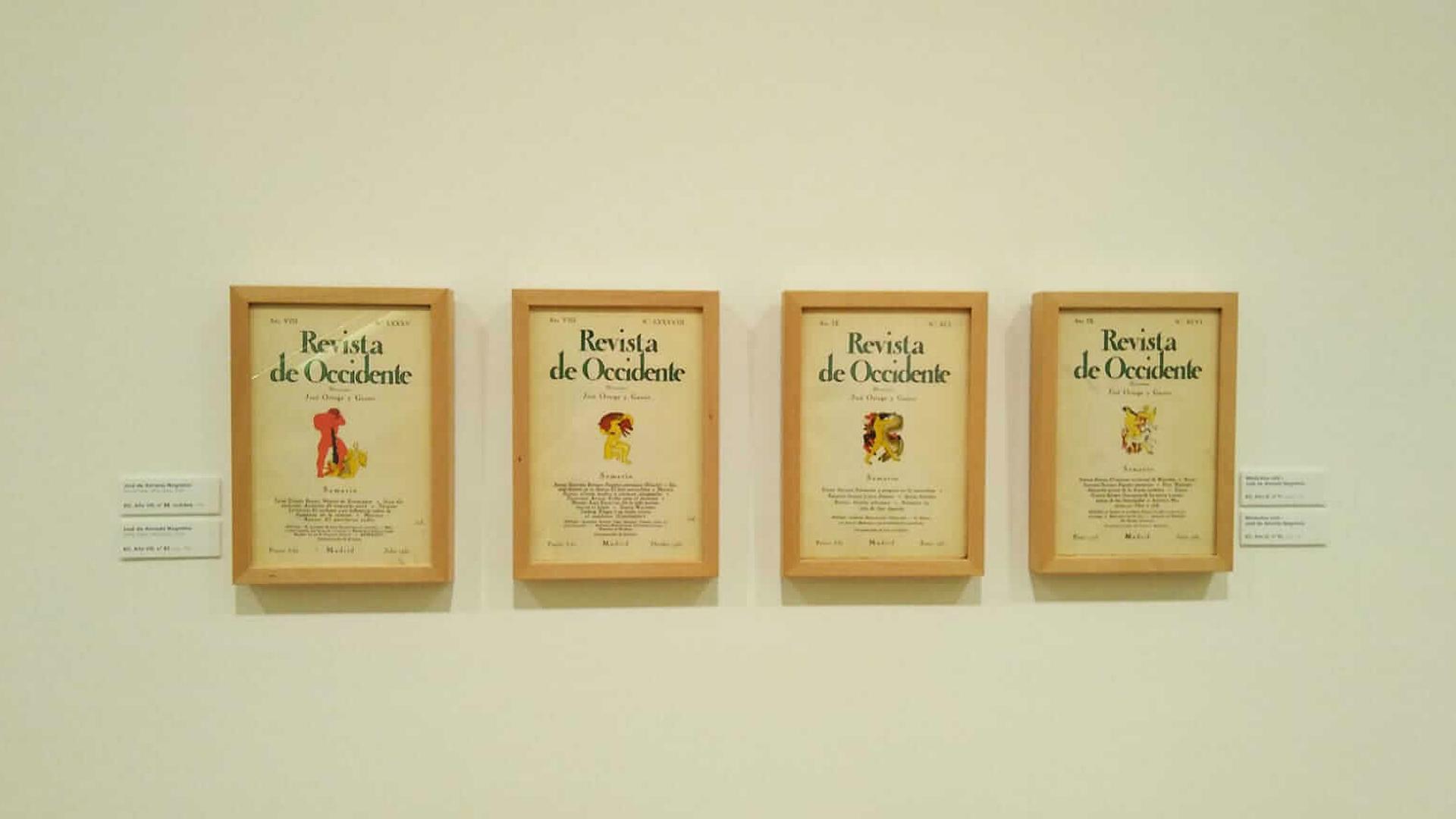 Ejemplares de Revista de Occidente. La imagen pertenece a la exposición Trazos de la Palabra. Viñetas de Revista de Occidente, del Museo de Bellas Artes de Asturias.