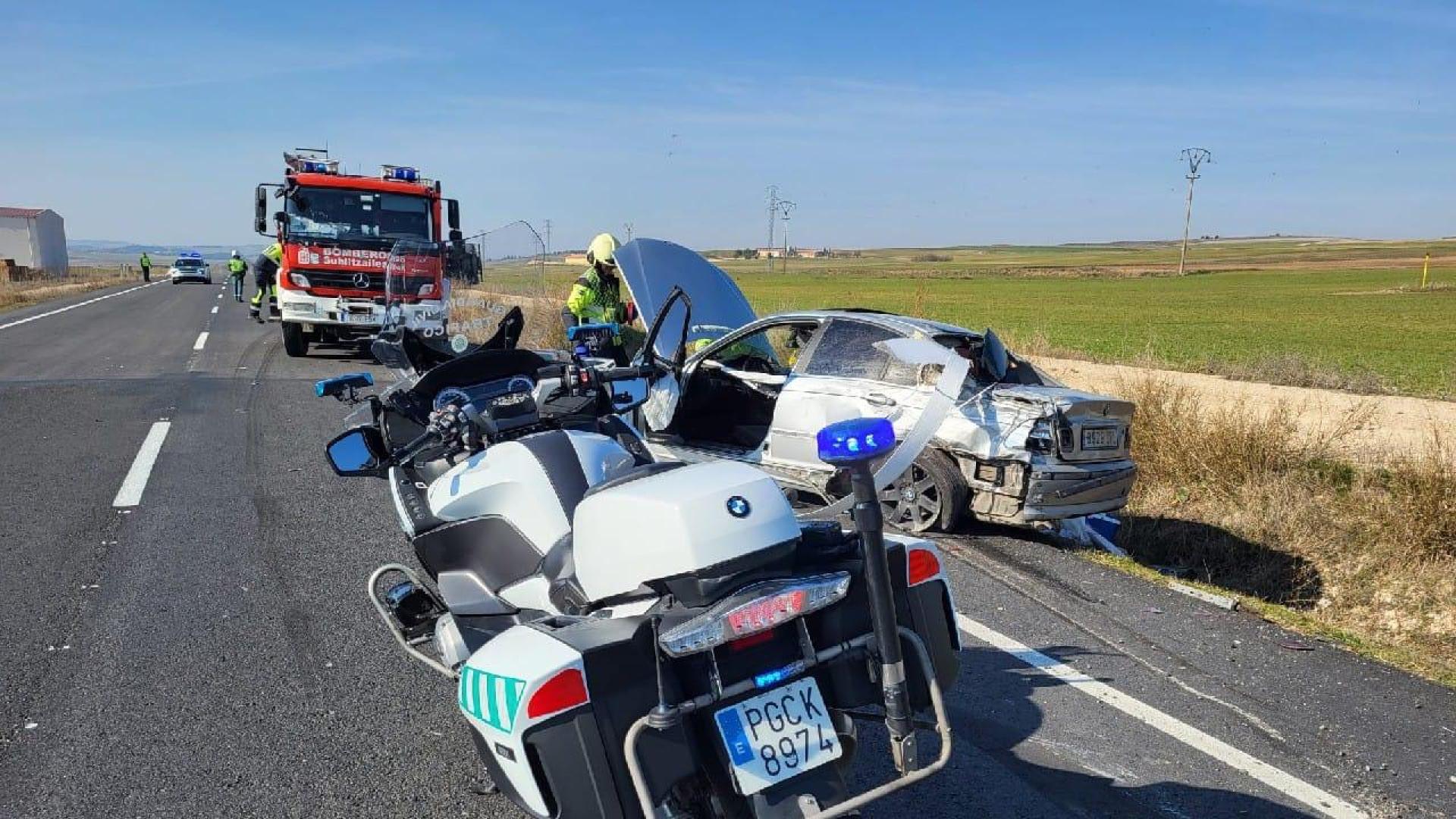 Estado en el que ha quedado el vehículo tras ser golpeado por el camión