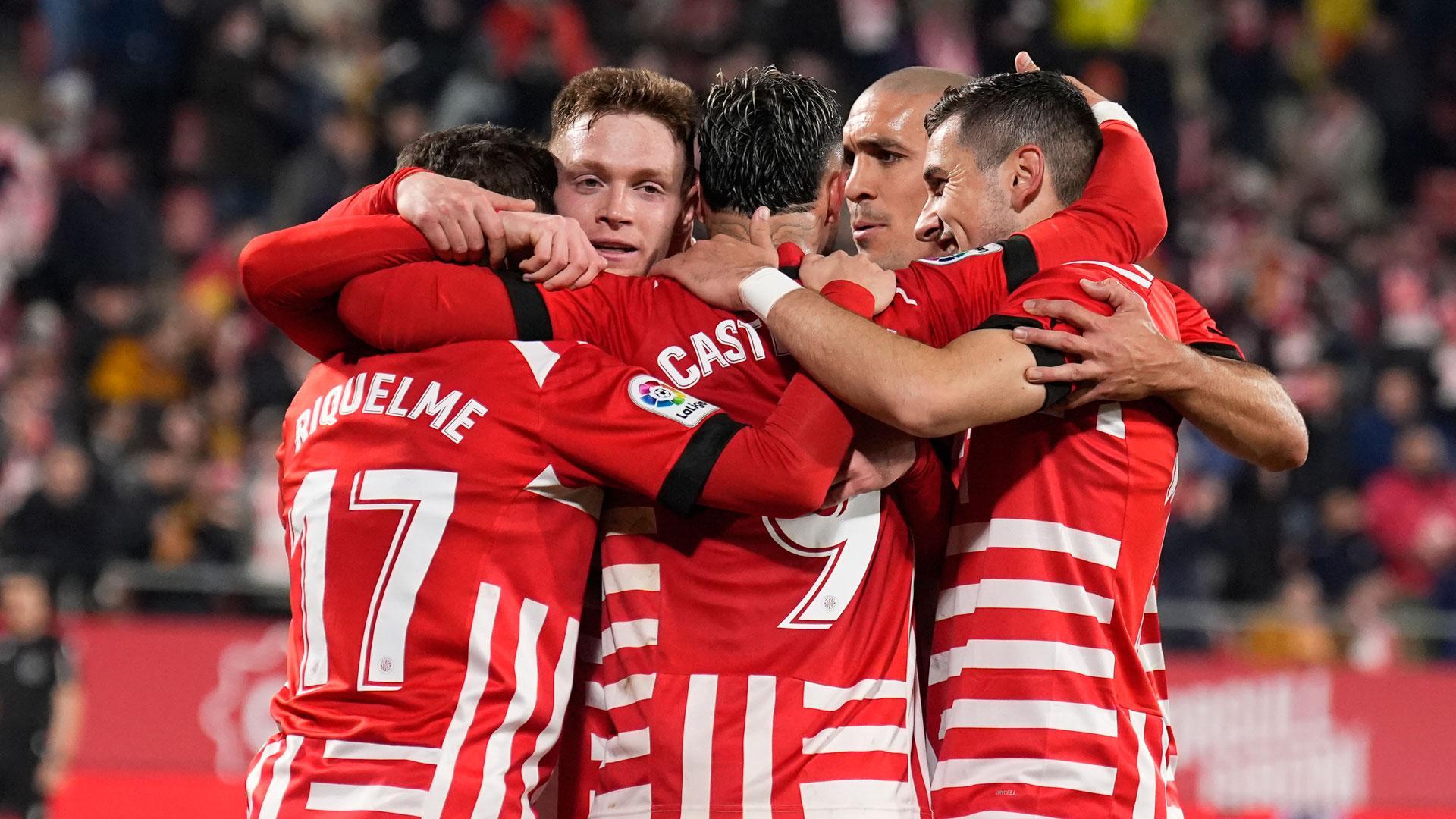 Los jugadores del Girona celebran el segundo gol del equipo catalán durante el encuentro