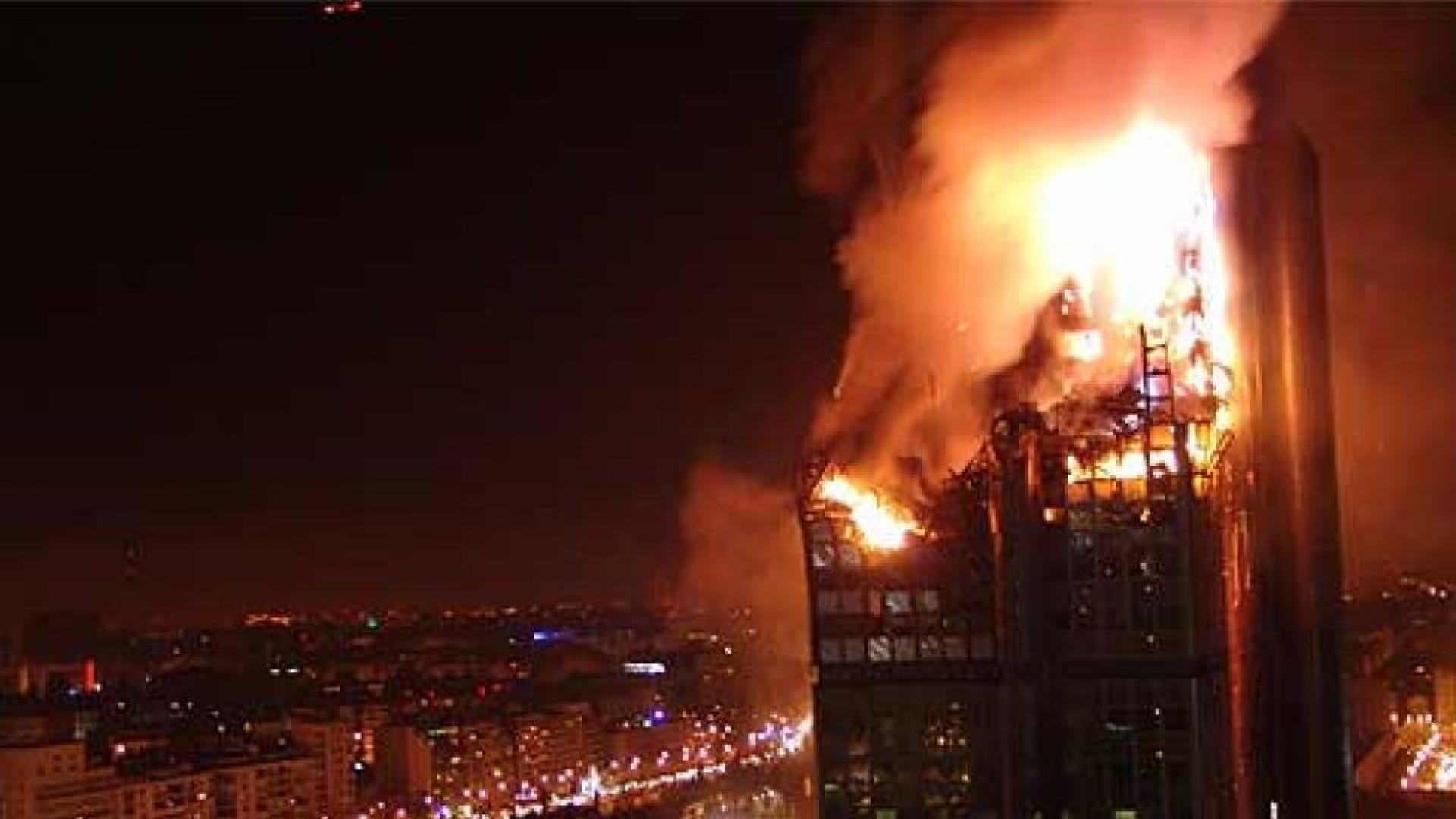 El edificio Windsor ardiendo