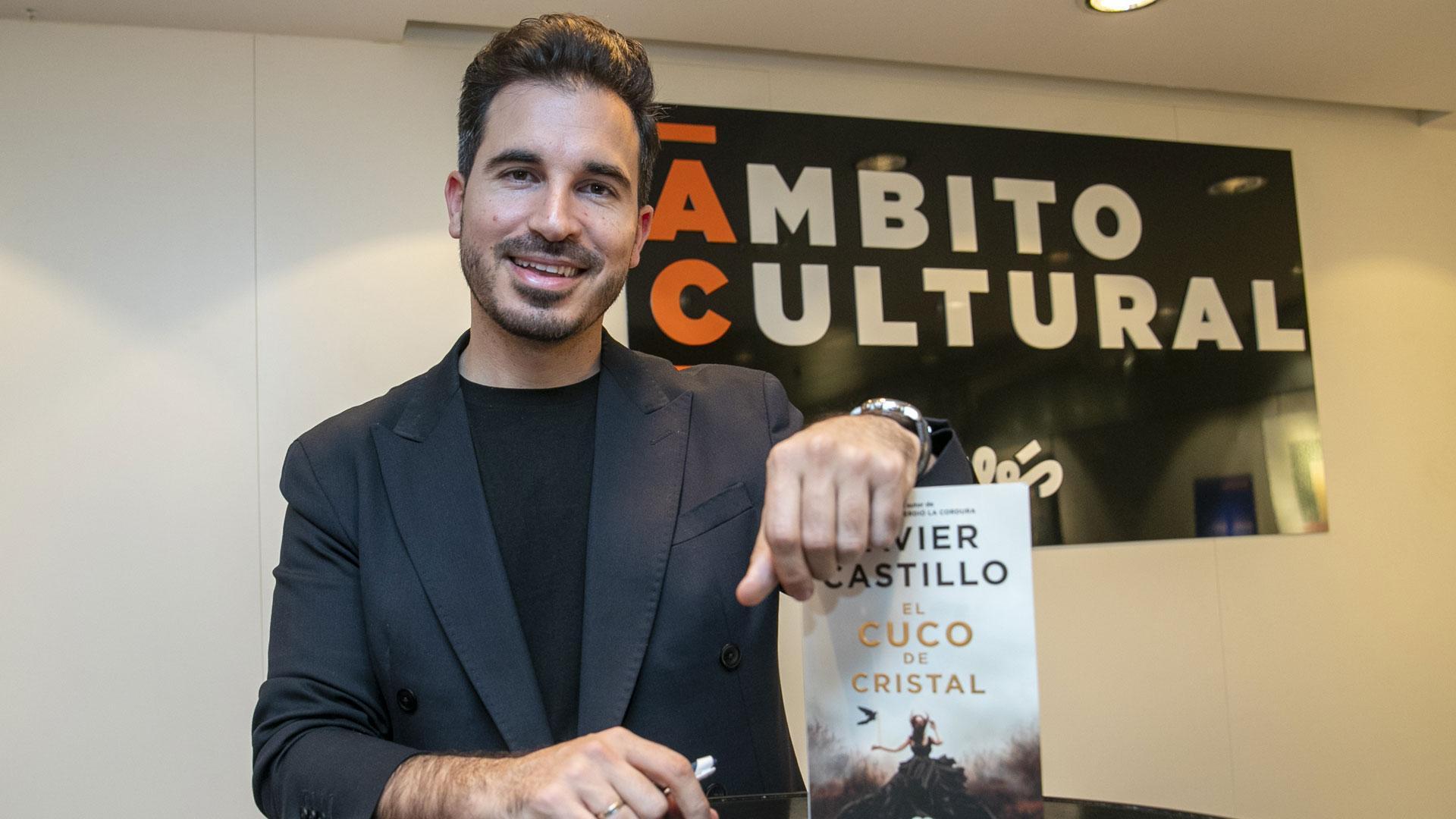 El escritor Javier Castillo presenta su nueva novela 'El cuco de cristal' como una historia de amor con suspense