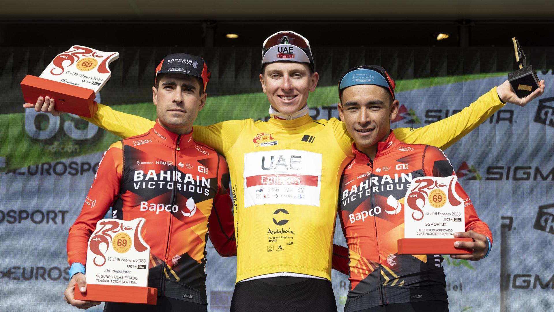 Los ciclistas Tadej Pogacar (c), Mikel Landa (i) y Santiago Buitrago (d), posan como vencedor, segundo y tercer clasificado respectivamente de la 69 de la Vuelta a Andalucía Ruta Ciclista del Sol