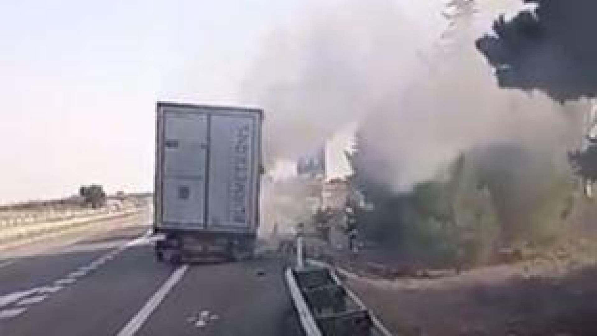 Vídeo de un camión ardiendo en Corella, en la AP68
