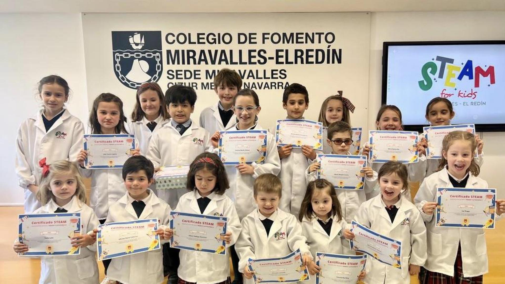 Acto de entrega de premios del certámen STEAM for Kids celebrado en la biblioteca de Miravalles-El Redín el viernes 17 de febrero