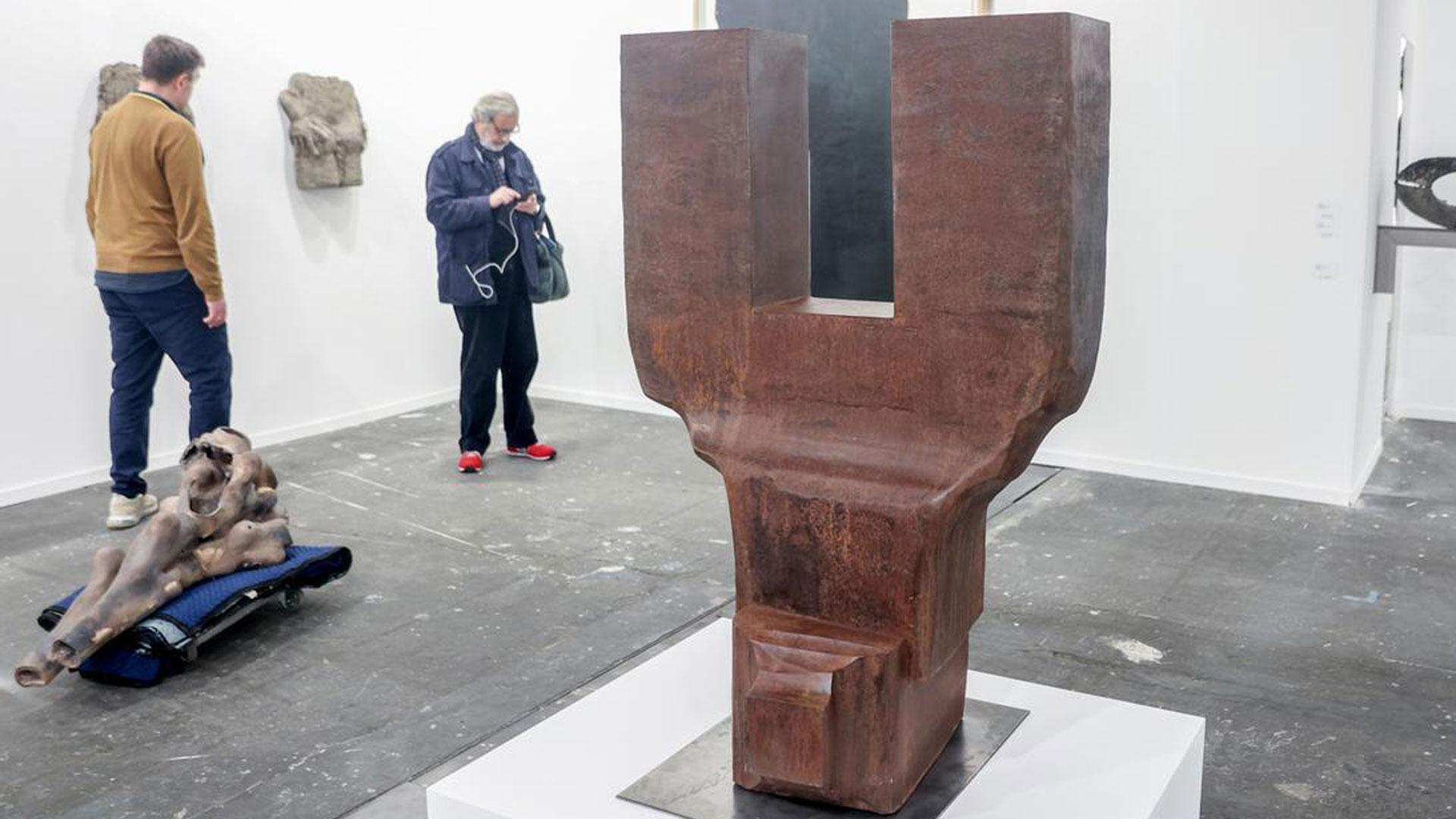 Obra 'Sin título' del escultor Eduardo Chillida, de 1,5 toneladas y un precio de 3,7 millones de euros, a la venta en ARCO