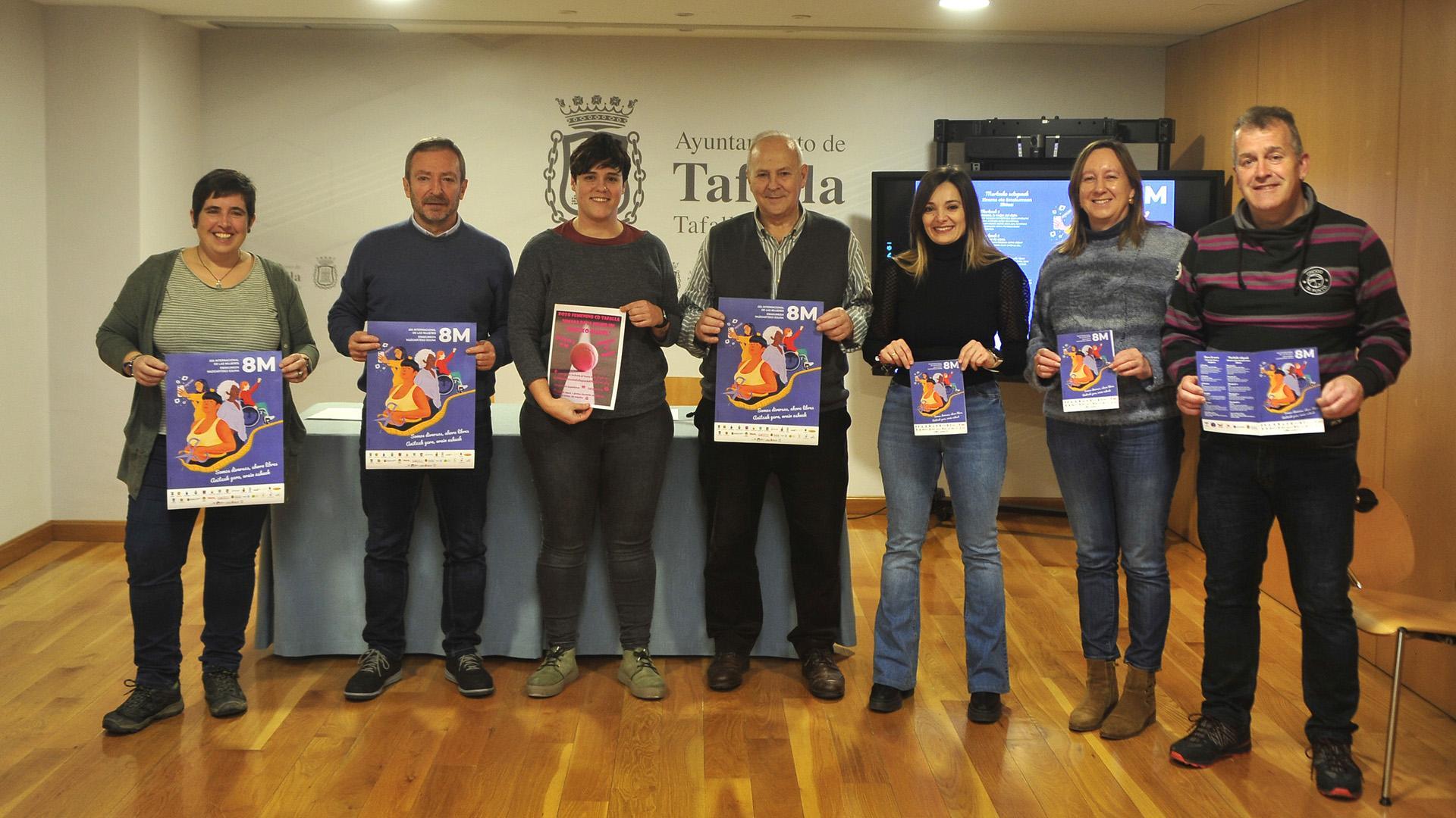 Representantes de diferentes grupos municipales en el acto de presentación este jueves de la programación del 8 de marzo