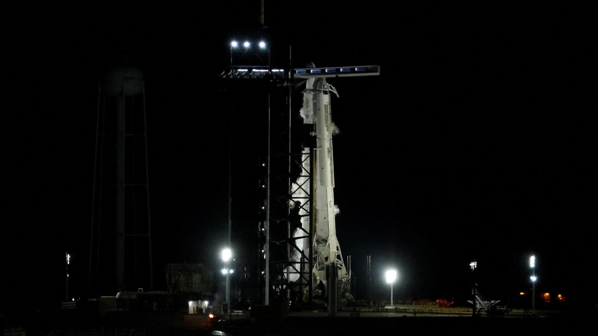 El cohete Falcon 9 de la empresa SpaceX, preparado para el lanzamiento