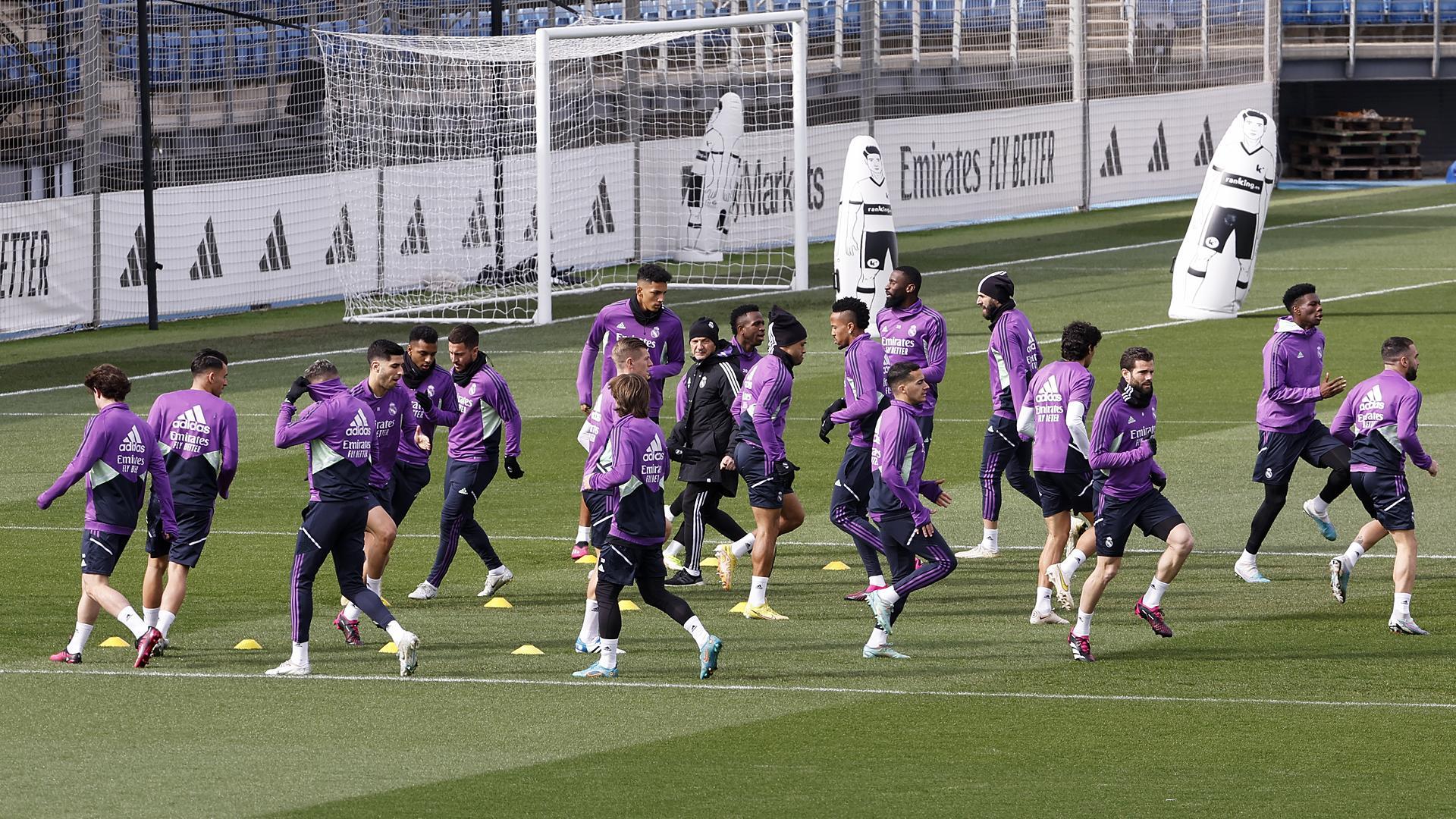 Los jugadores del Real Madrid se ejercitan este miércoles en la Ciudad Deportiva.