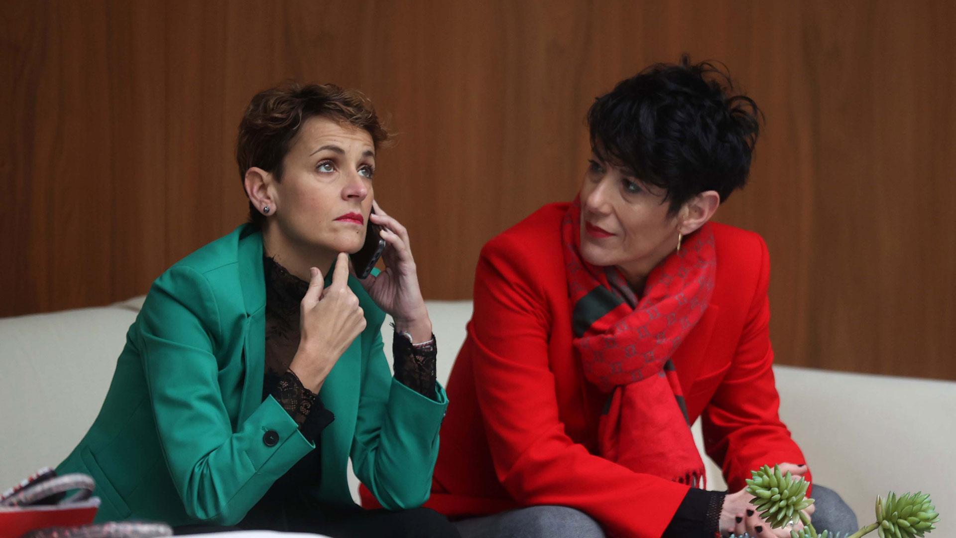 María Chivite y Elma Sainz en el Parlamento
