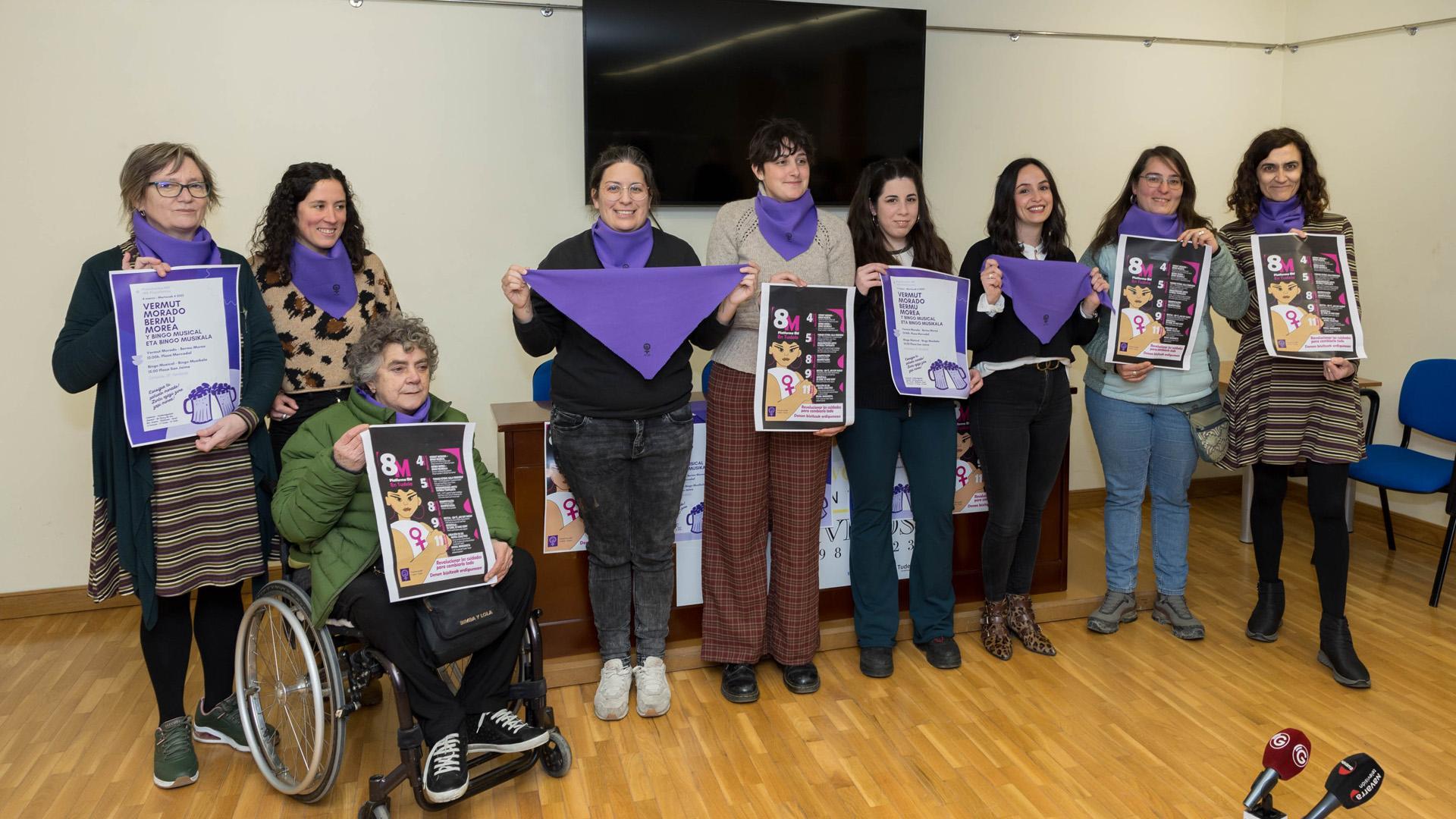 PLATAFORMA 8M. De izda. a dcha., Elena Blanco, Edurne León, Txaro Berzosa, Tania González, Ninon Scotto Di Uccio, Amaya Salinas, Elena Martínez, Fátima Ochoa y Lucía Pérez, en la presentación de sus actos