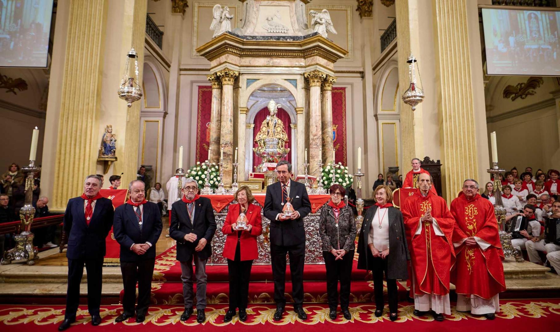 Desde la izqda., Javier Nagore, Jaime Vives, Joaquín Jiménez, Inmaculada Alegría, Amalio de Marichalar, Begoña Rotaeta, Mercedes Equísoain, Samuel Azcona y Justo Lacunza