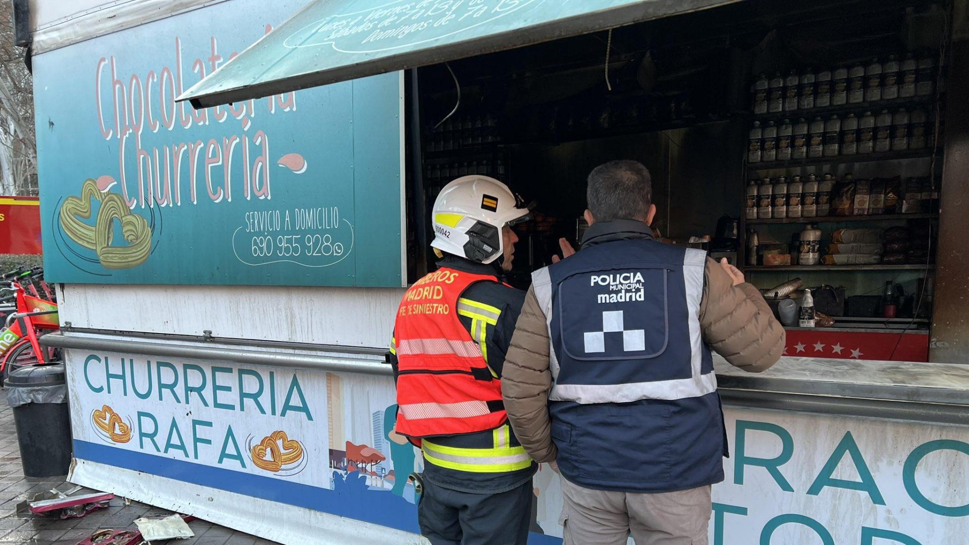 Imagen del quiosco de churro incendiado en el distrito de Aravaca, Madrid