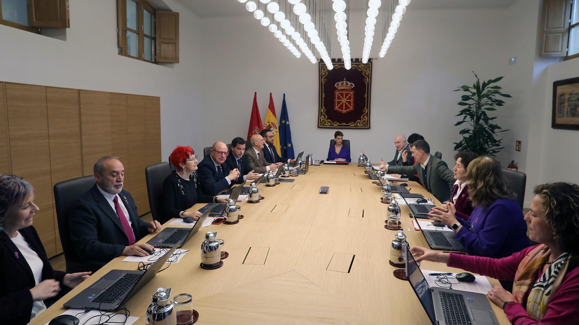 Los consejeros y la presidenta Chivite, reunidos este miércoles en la nueva sala de sesiones del Gobierno foral