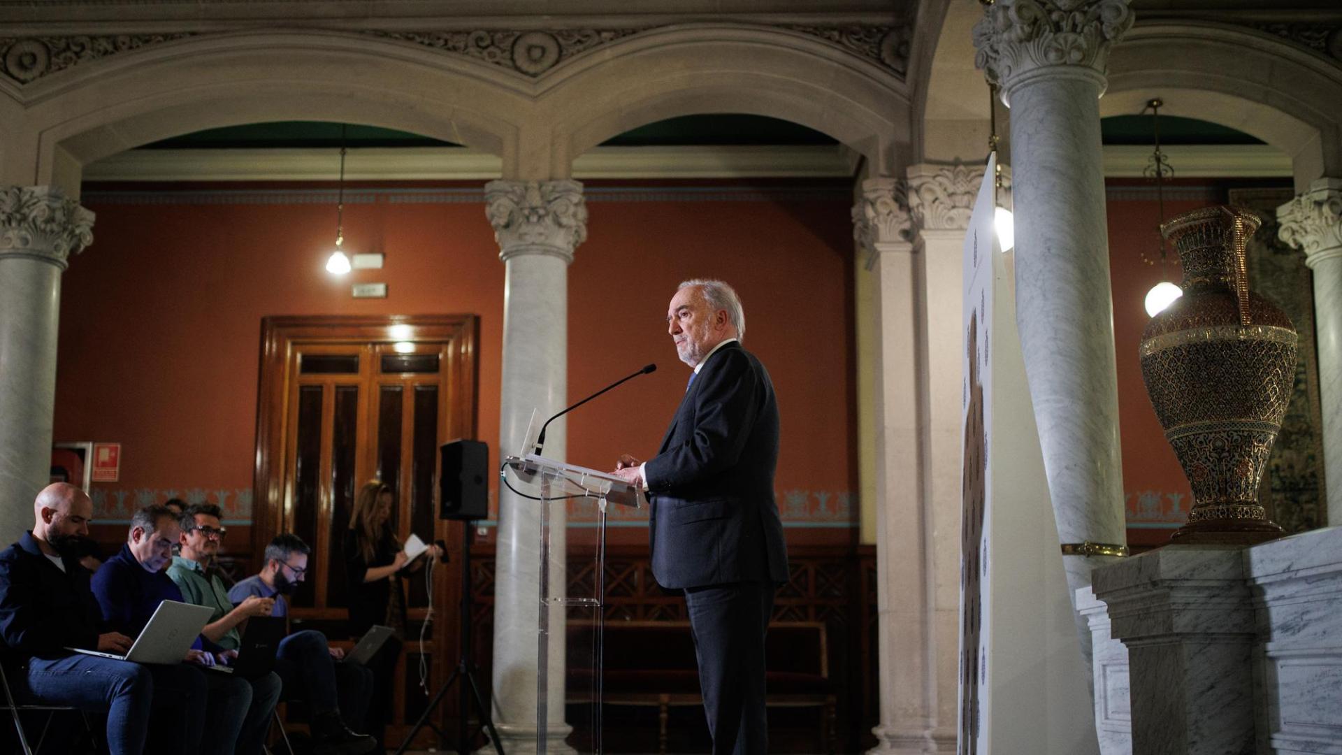 El director de la Real Academia Española (RAE), Santiago Muñoz Machado, comparece tras el pleno en la Real Academia Española