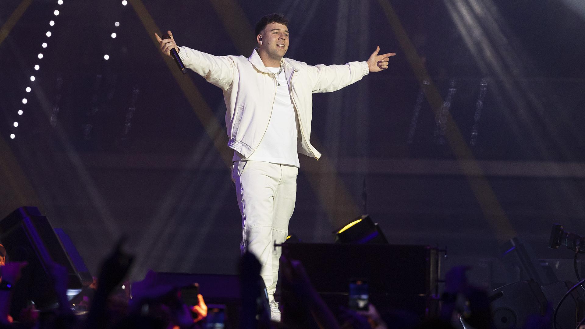 El músico y cantante Pedro Luis Dominguez, conocido como "Quevedo", durante su actuación en el Gran Canaria Arena dando inicio a su gira DQE Tour.