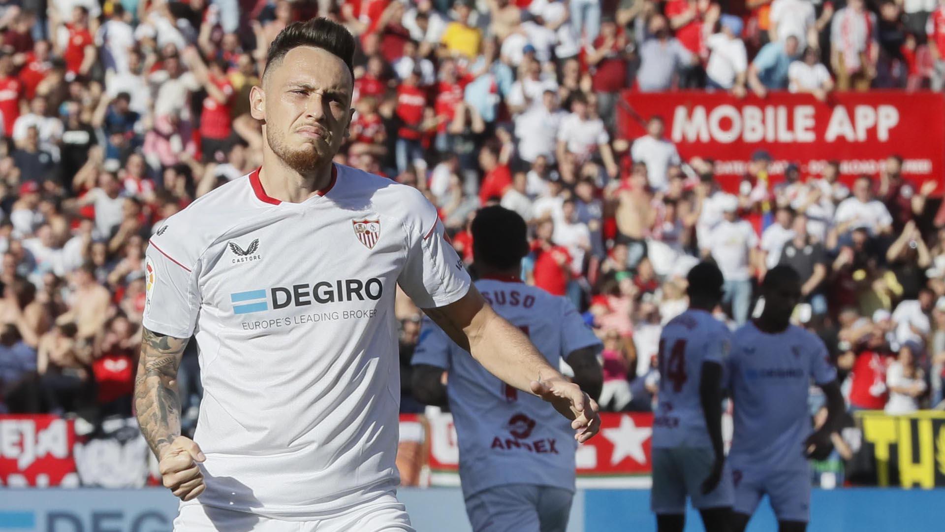 Lucas Ocampos celebra su gol ante al Almería