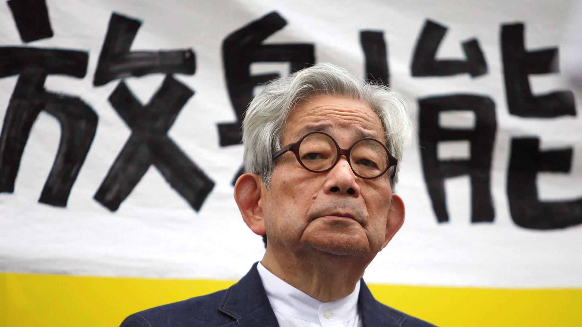 El escritor japonés y Premio Nobel de Literatura Kenzaburo Oe