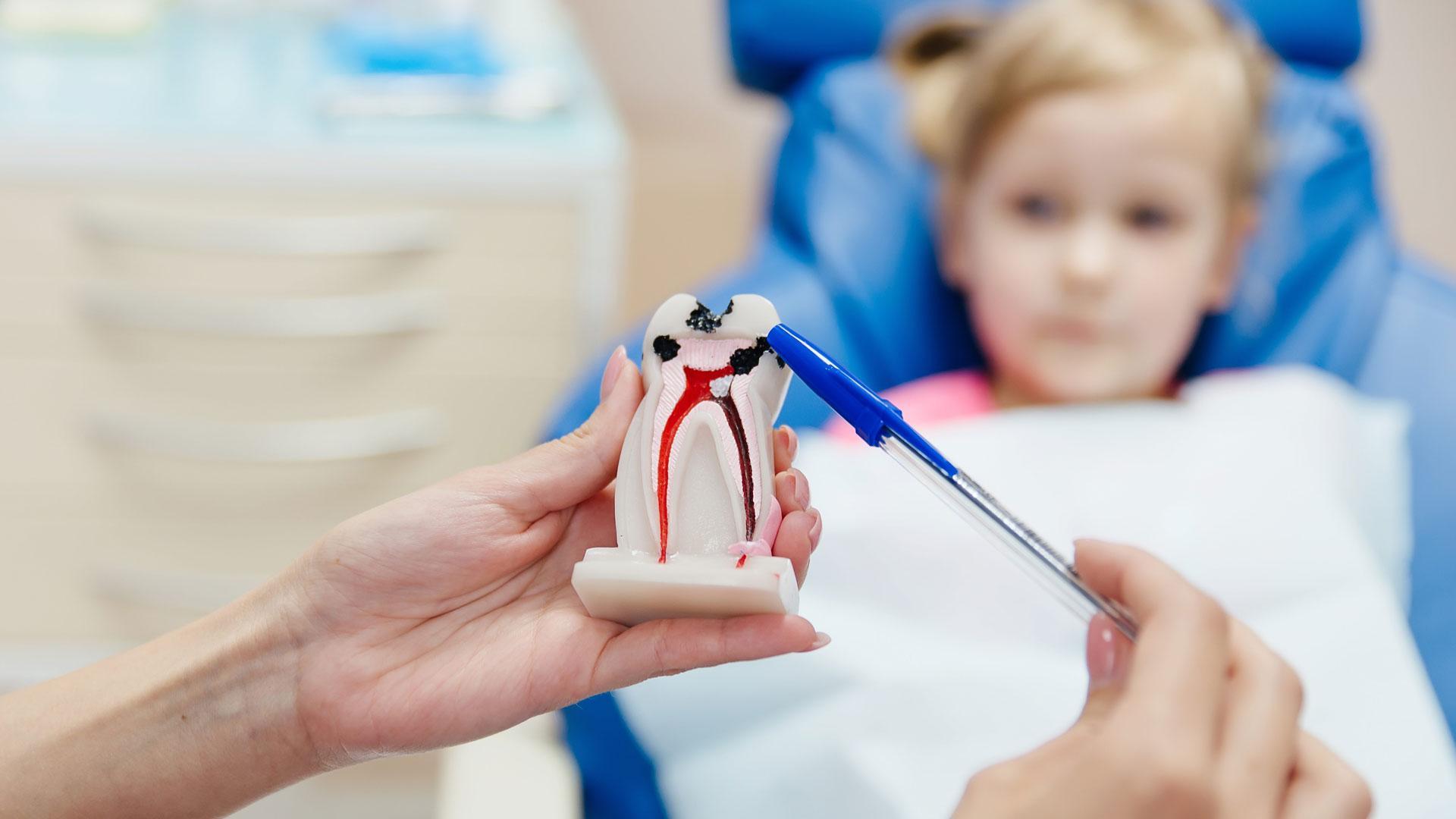 Algunos de los factores de riesgo asociados a la presencia de caries también contribuyen a enfermar las encías