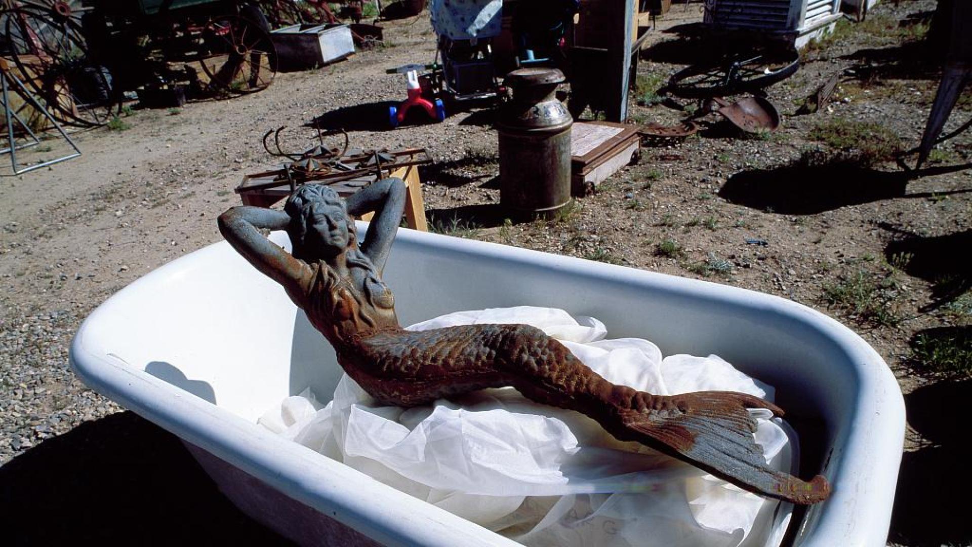 Escultura de una sirena encontrada en una tienda de antigüedades de Arizona (EE UU)