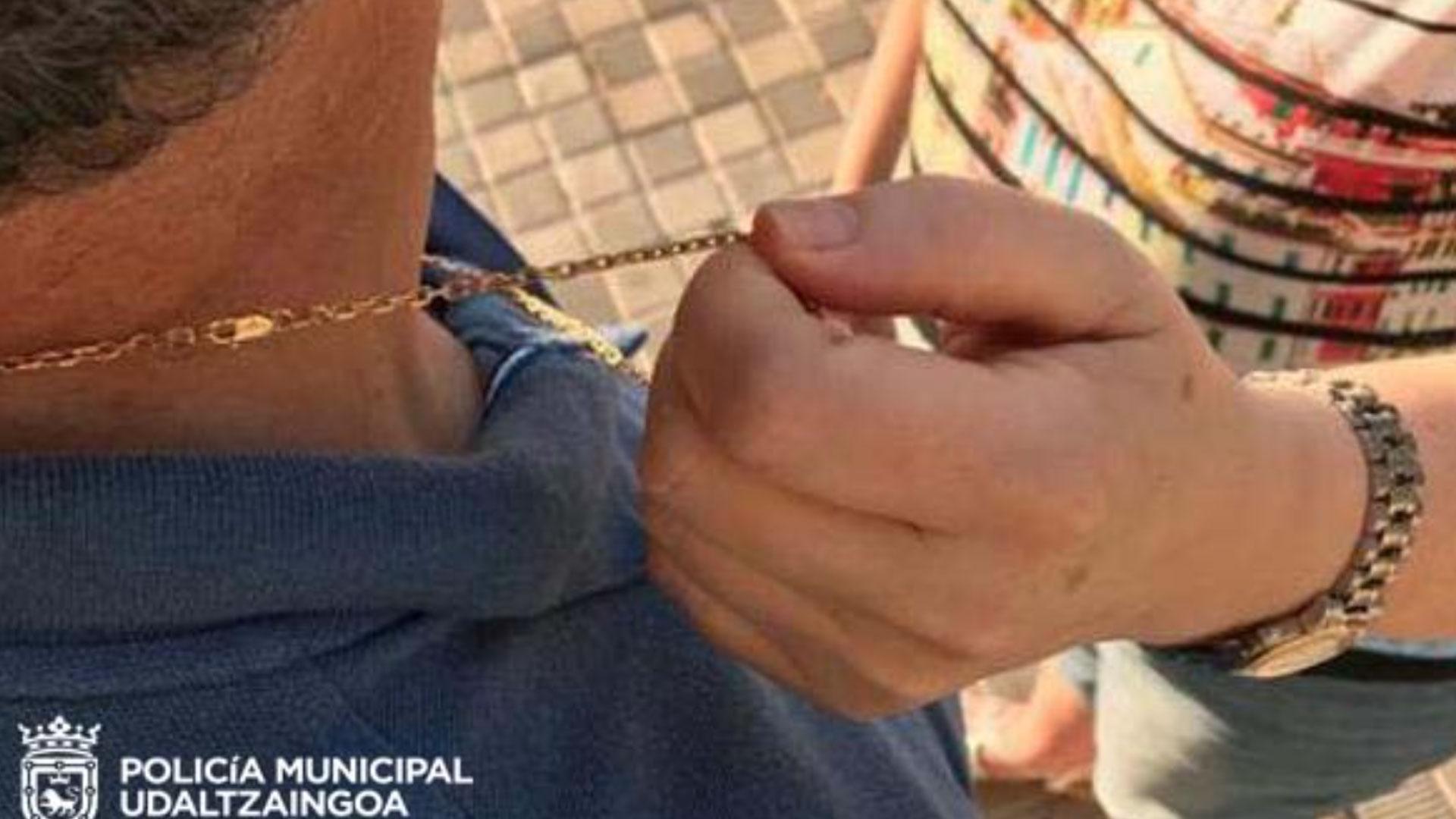Roban en Pamplona a dos personas mayores por el método del abrazo