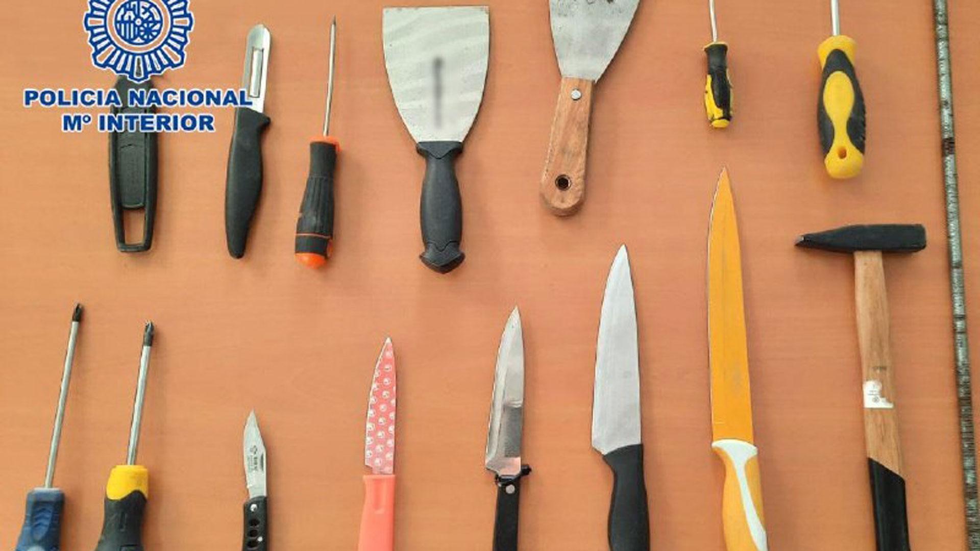 Armas incautadas por los agentes durante la riña tumultuaria en Usera
