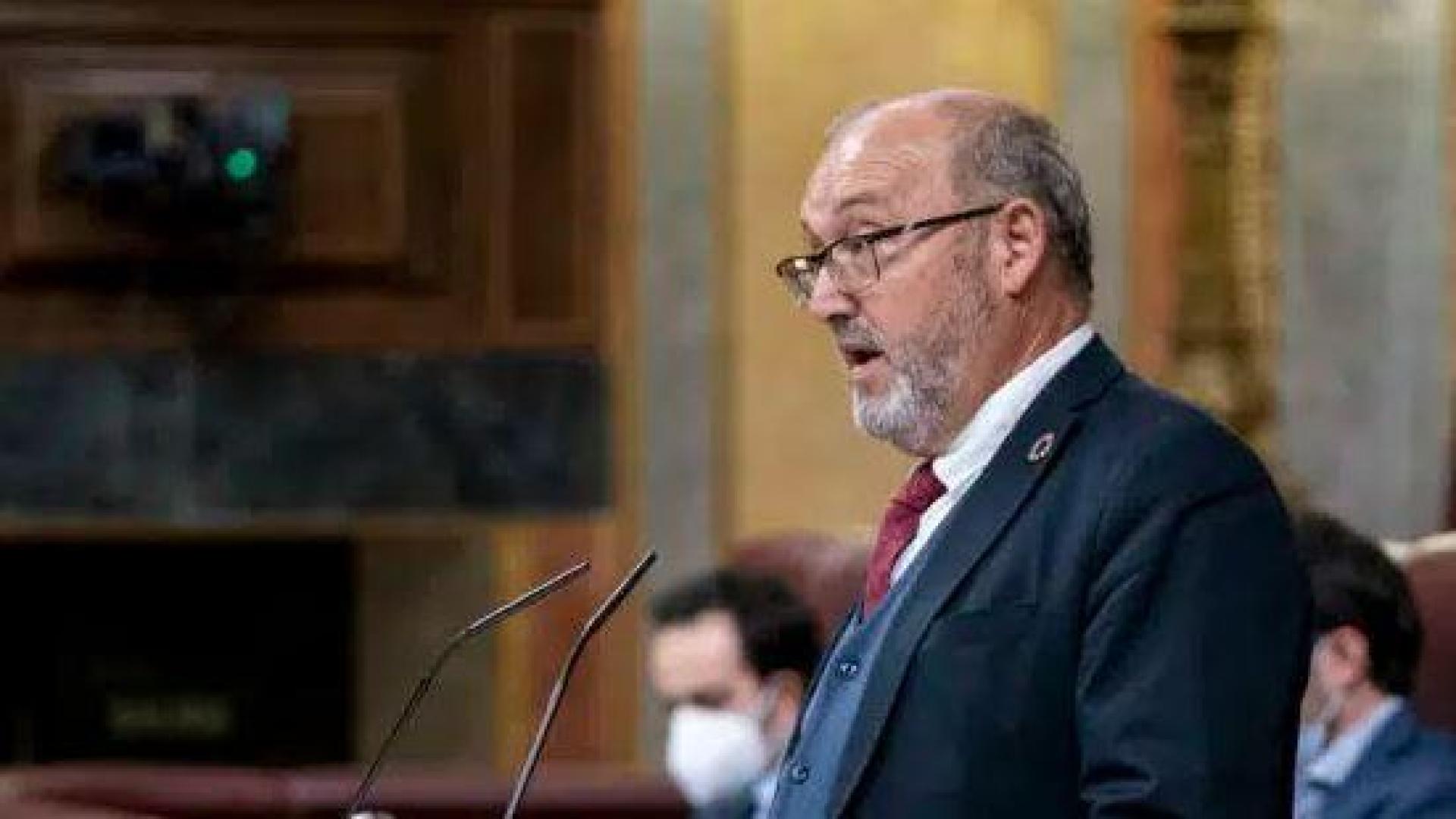 El exdiputado socialista Juan Bernardo Fuentes Curbelo (Tito Berni), durante un pleno en el Congreso del 25 de enero de 2022
