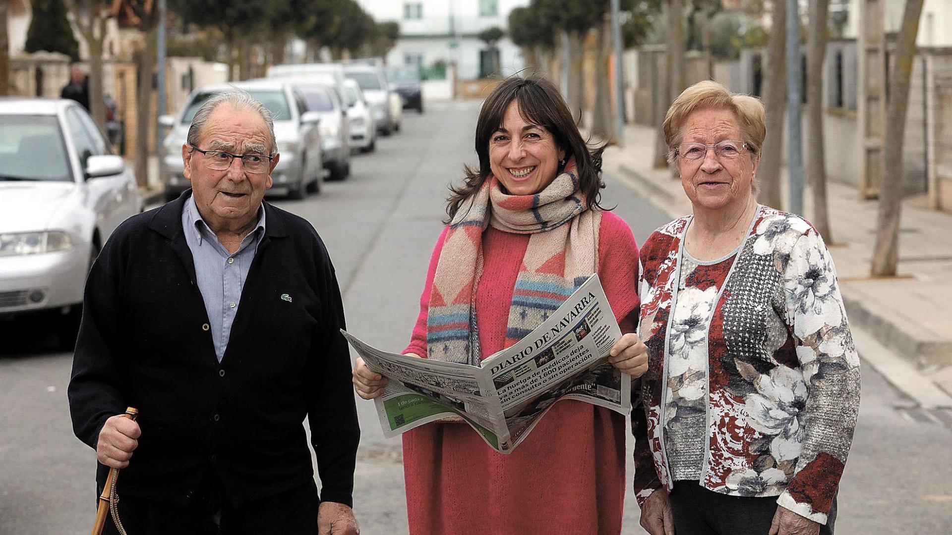 Ylenia Pérez Barenas, junto a sus padres