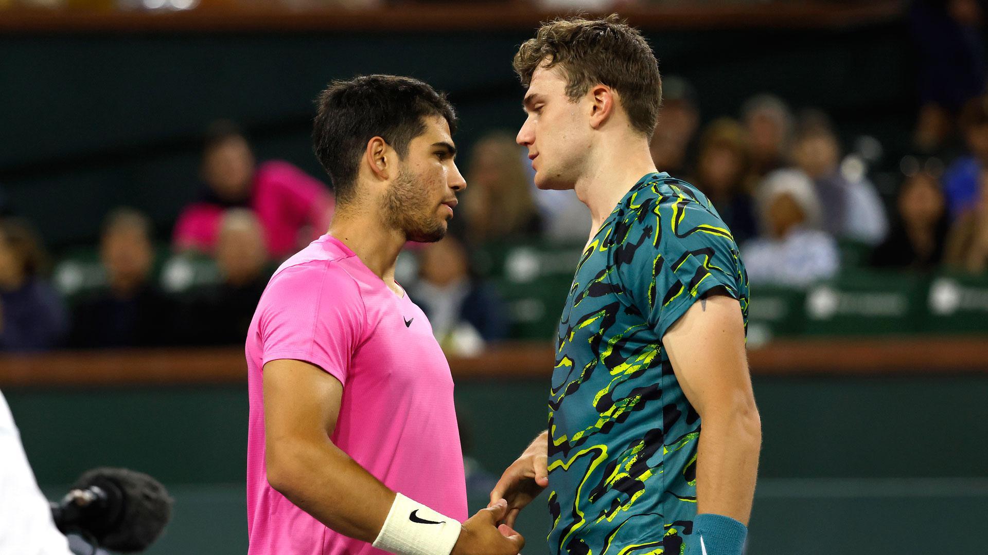 Carlos Alcaraz saluda a Jack Draper en Indian Wells
