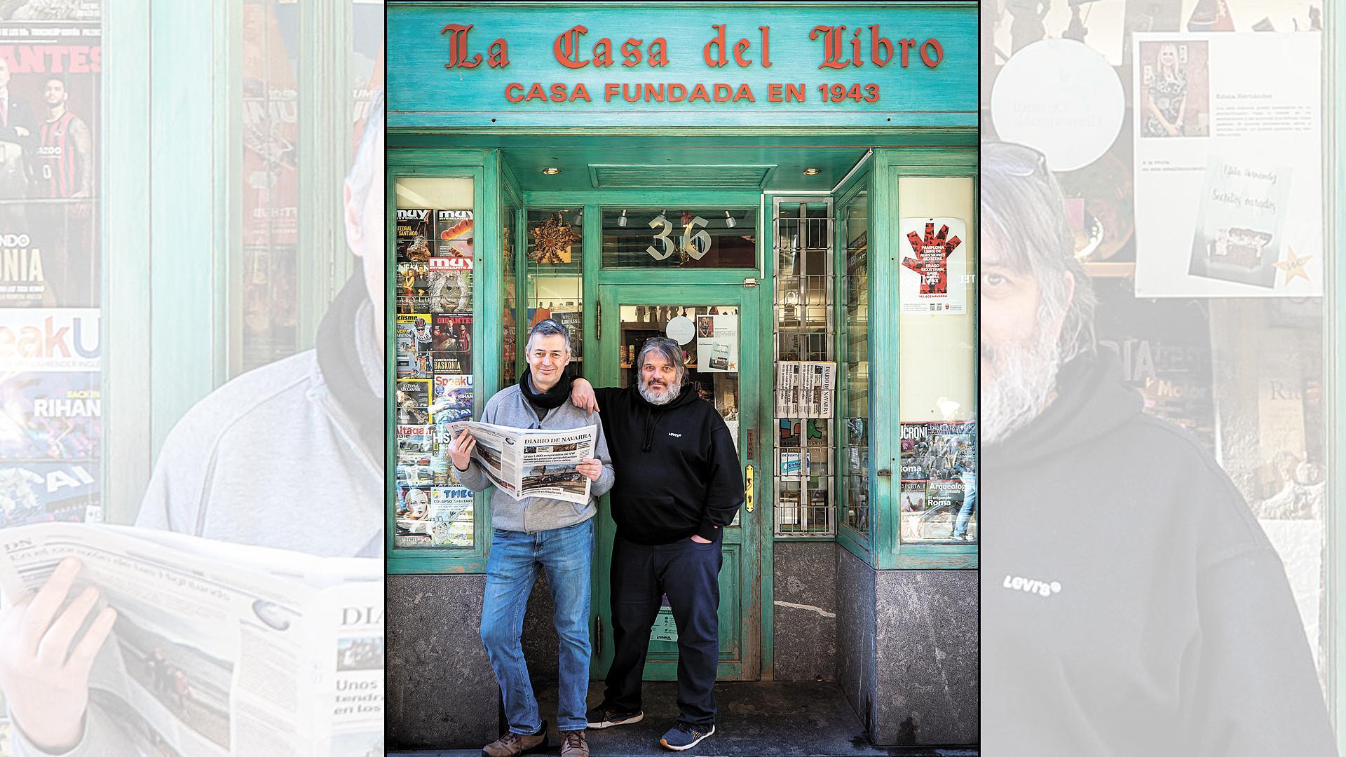 La Casa del Libro o La Librería de Estafeta data de 1943. Está regentada por los hermanos Carmelo y Fermín Butini Echarte. Viven con sus respectivas parejas y no tienen descendencia.  Son herederos del legado iniciado por su abuelo, Benito Echarte Elía; y continuado por su madre, Maribel Echarte Peñalba, que contrajo matrimonio con Javier Butini Ilundáin.