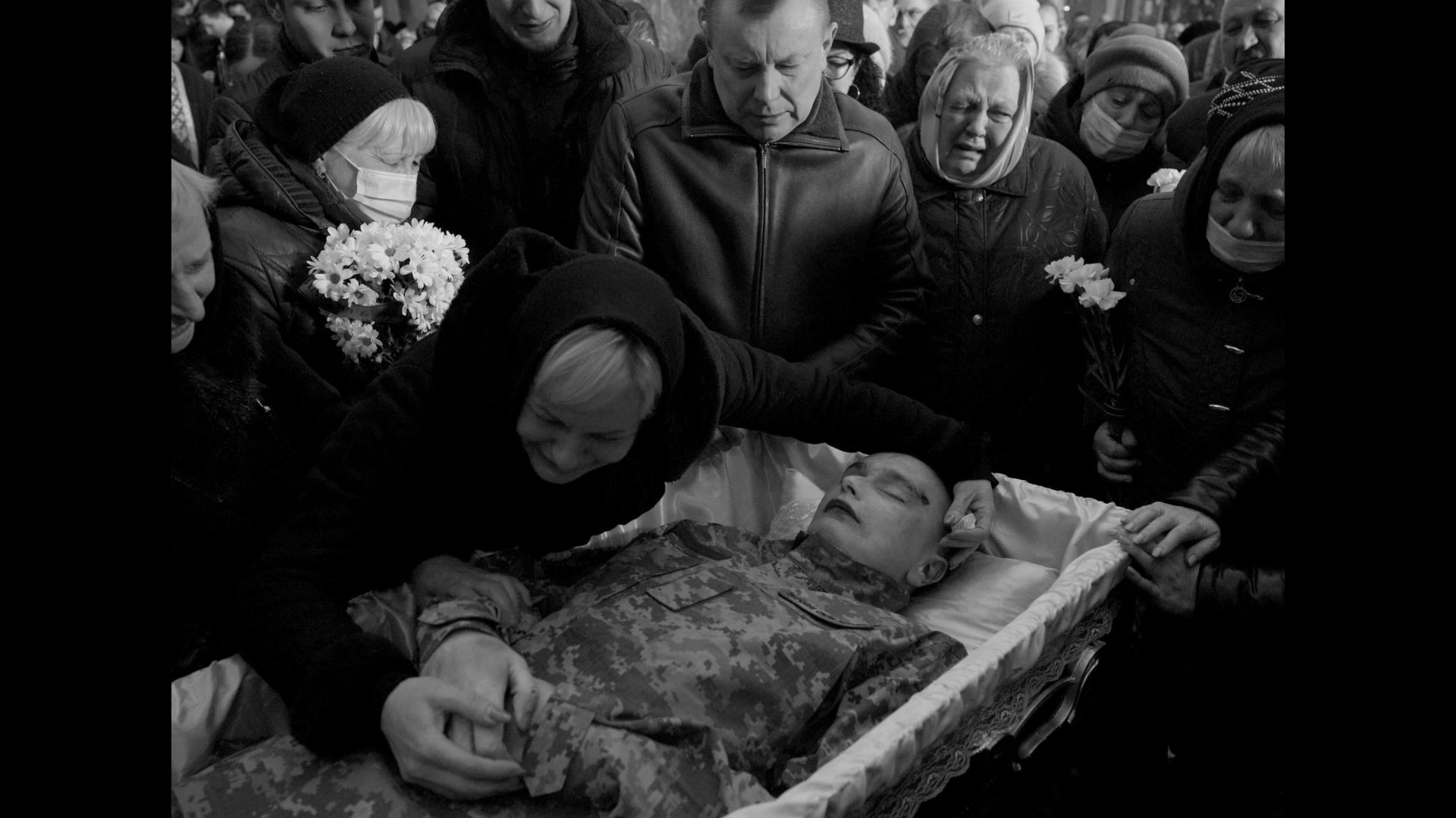 Funeral de soldados ucranianos en Kiev recogido en 'Why'