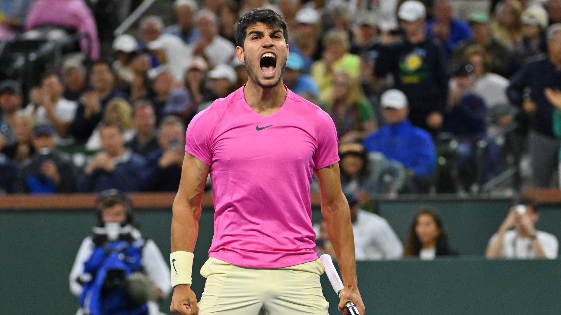 Carlos Alcaraz celebra su victoria frente al tenista canadiense Felix Auger-Aliassime en el torneo de Indian Wells