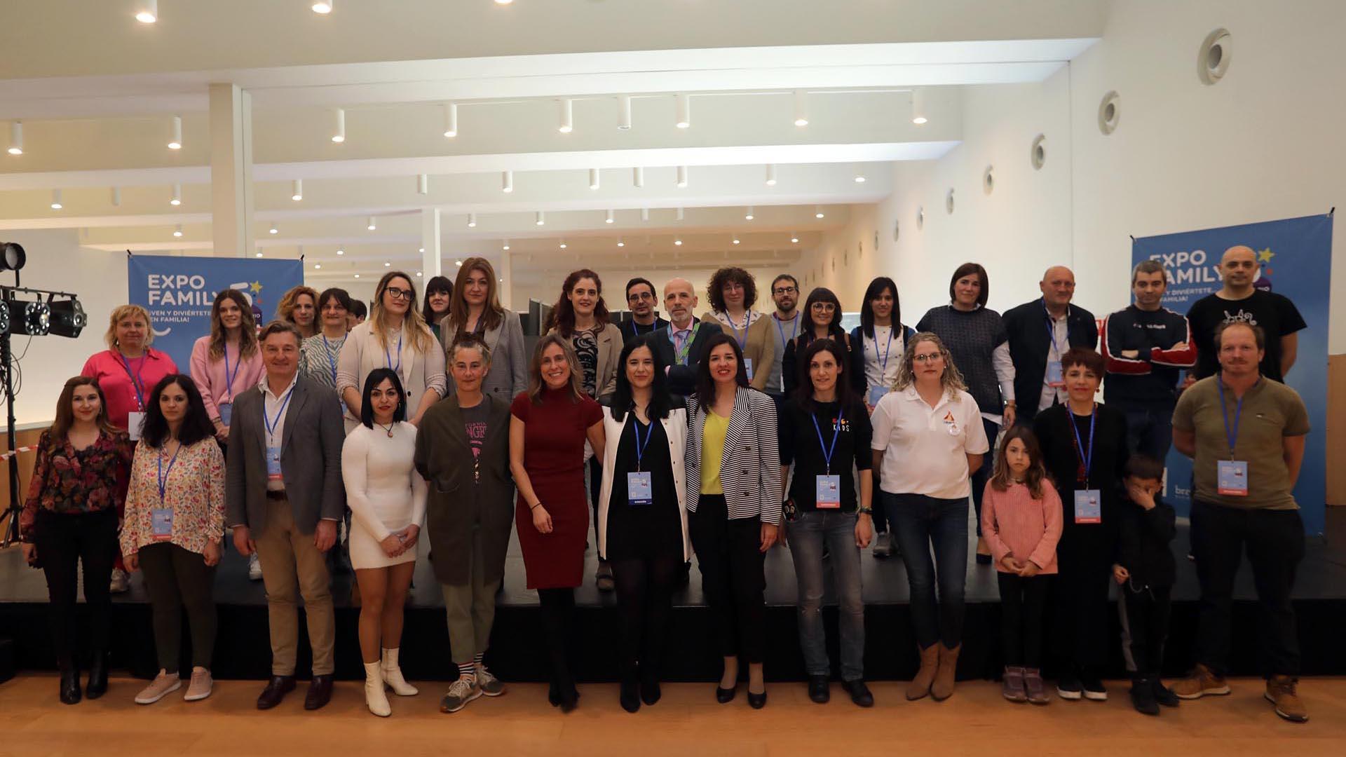 Foto de familia de la quinta edición de 'Expofamily', la feria de Diario de Navarra y Brandok