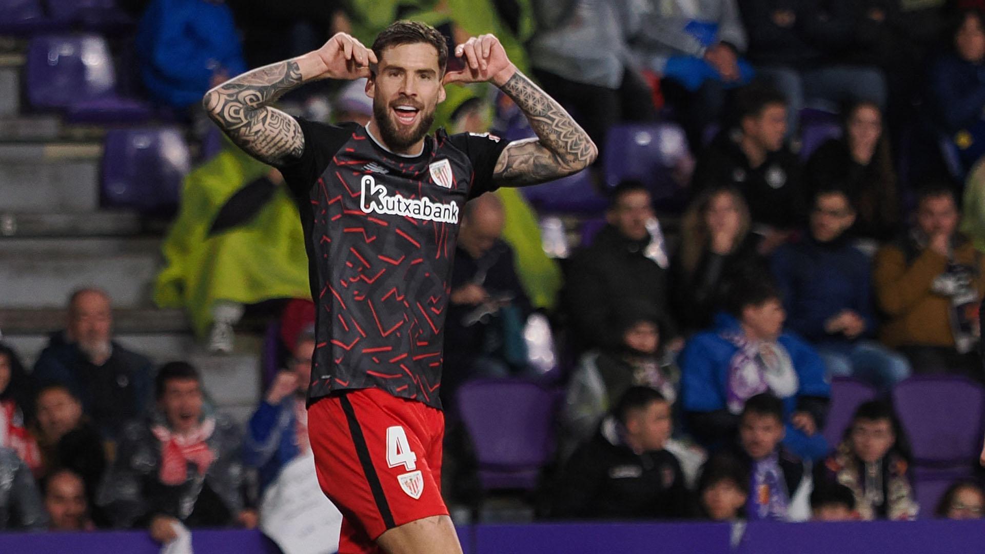 El defensa del Athletic Club, Íñigo Martínez, celebra el primer gol del equipo bilbaino