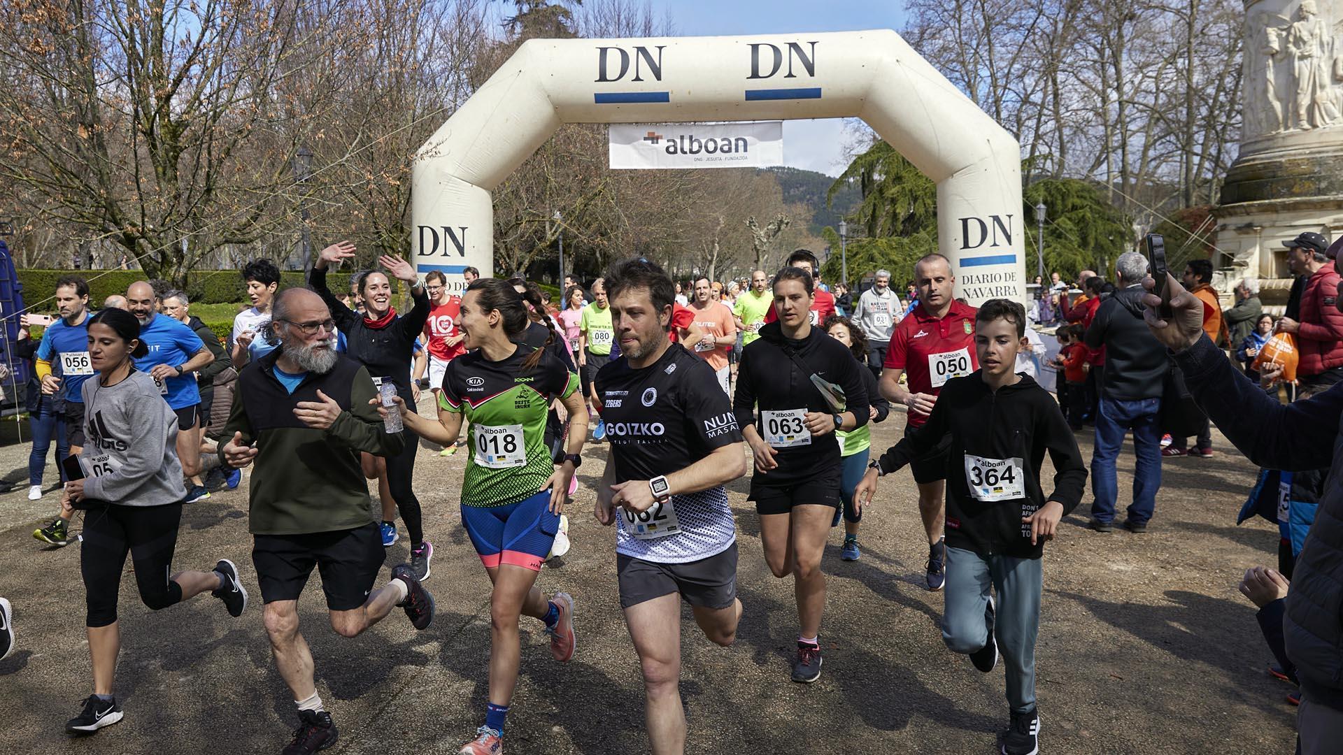 Fotos de la carrera solidaria en Pamplona organizada por la ONG Alboan.